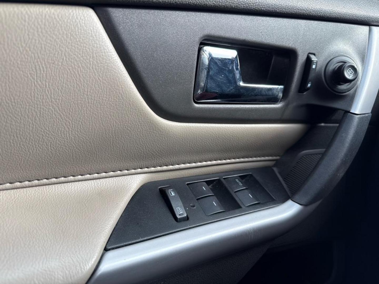 2013 WHITE FORD EDGE SEL (2FMDK3JC7DB) with an 3.5L engine, Automatic transmission, located at 1708 Broadway, Rockford, IL, 61104, (815) 397-5010, 42.252522, -89.069359 - Photo#8