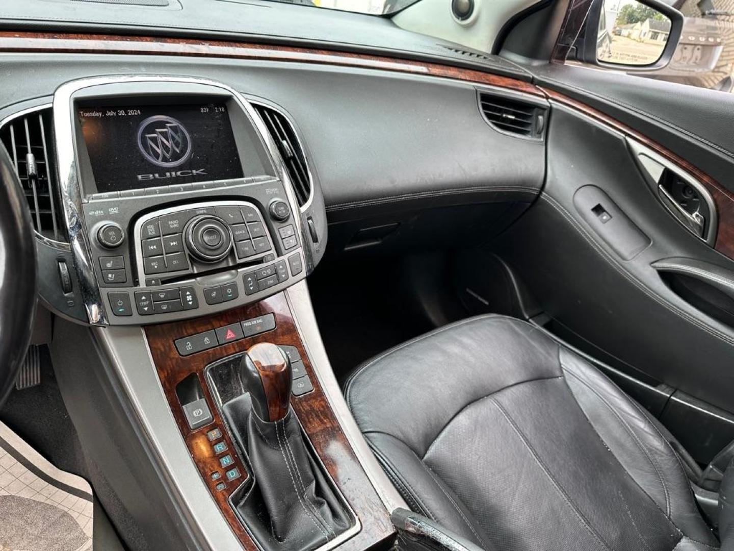 2011 BLACK BUICK LACROSSE CXS (1G4GE5ED5BF) with an 3.6L engine, Automatic transmission, located at 1708 Broadway, Rockford, IL, 61104, (815) 397-5010, 42.252522, -89.069359 - Photo#5