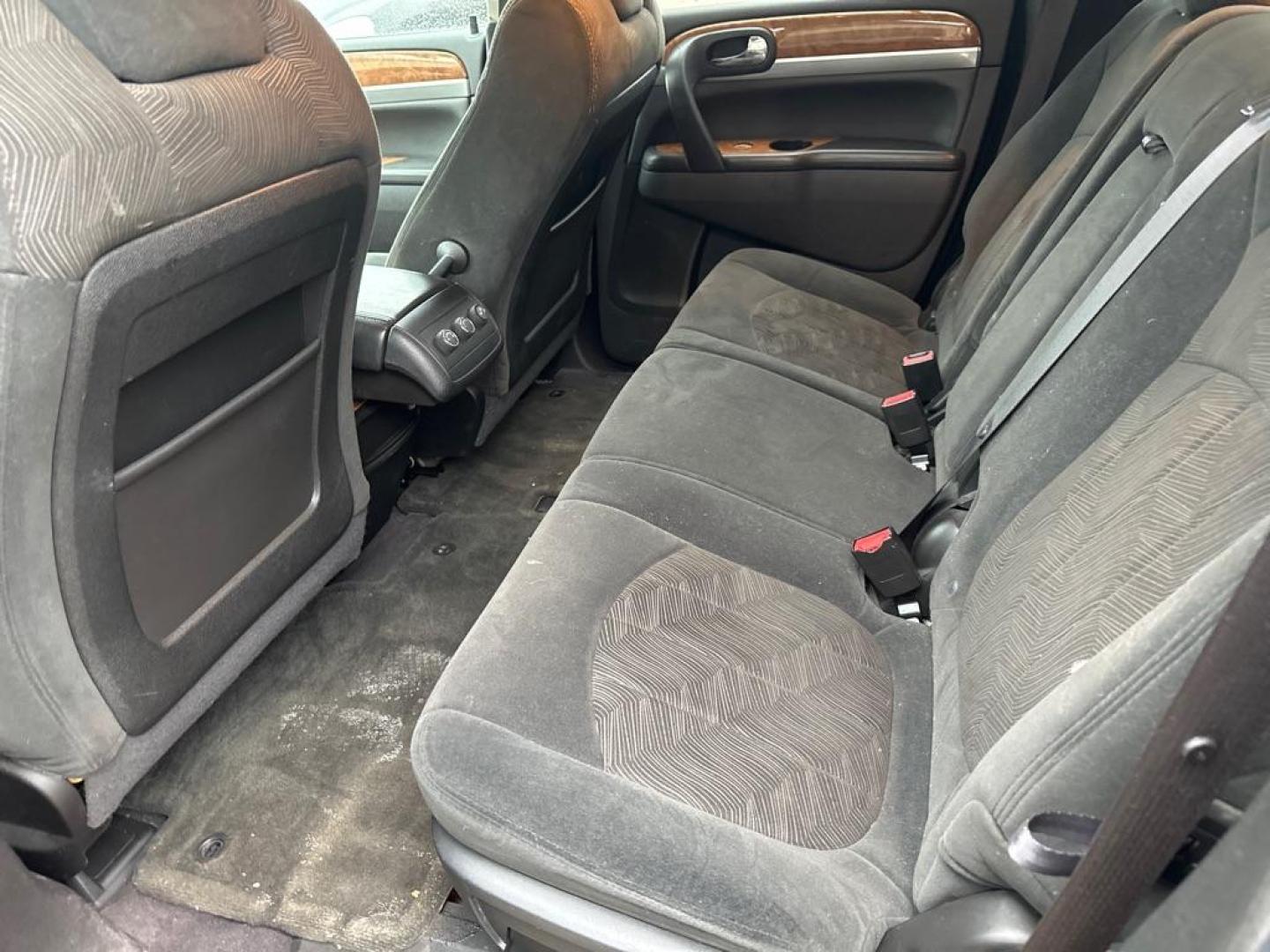 2010 BLACK BUICK ENCLAVE CX (5GALVAED2AJ) with an 3.6L engine, Automatic transmission, located at 1708 Broadway, Rockford, IL, 61104, (815) 397-5010, 42.252522, -89.069359 - Photo#5