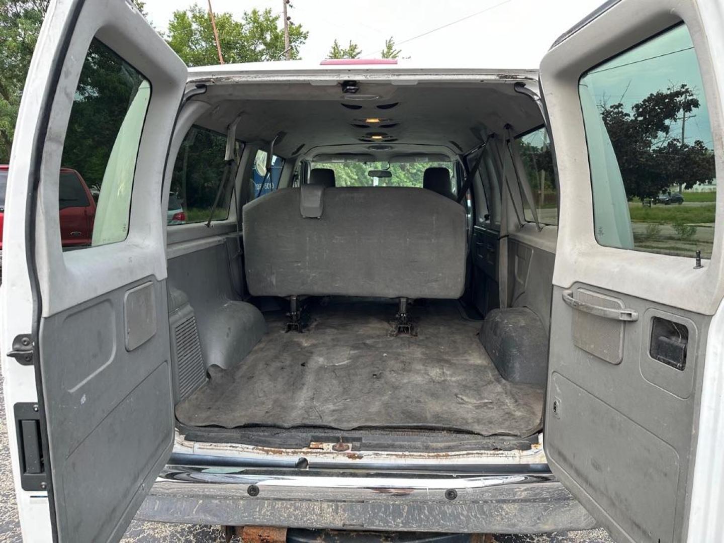 2013 WHITE FORD ECONOLINE E150 WAGON (1FMNE1BWXDD) with an 4.6L engine, Automatic transmission, located at 1708 Broadway, Rockford, IL, 61104, (815) 397-5010, 42.252522, -89.069359 - Photo#7