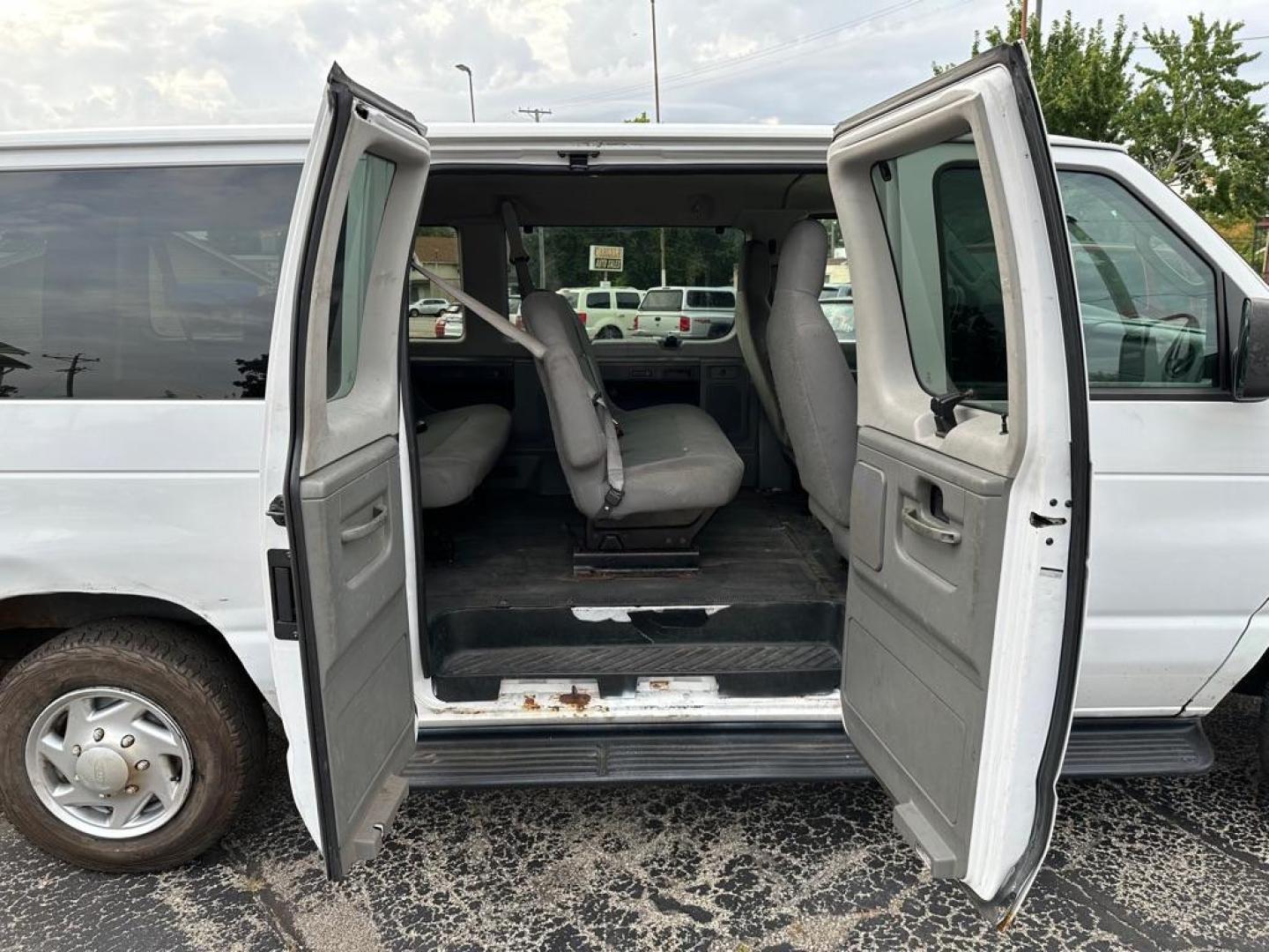 2013 WHITE FORD ECONOLINE E150 WAGON (1FMNE1BWXDD) with an 4.6L engine, Automatic transmission, located at 1708 Broadway, Rockford, IL, 61104, (815) 397-5010, 42.252522, -89.069359 - Photo#8