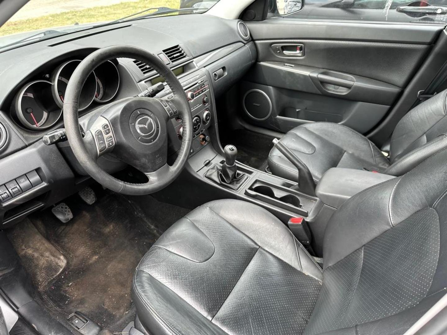 2008 SILVER MAZDA 3 S (JM1BK323181) with an 2.3L engine, Manual transmission, located at 1708 Broadway, Rockford, IL, 61104, (815) 397-5010, 42.252522, -89.069359 - Photo#10