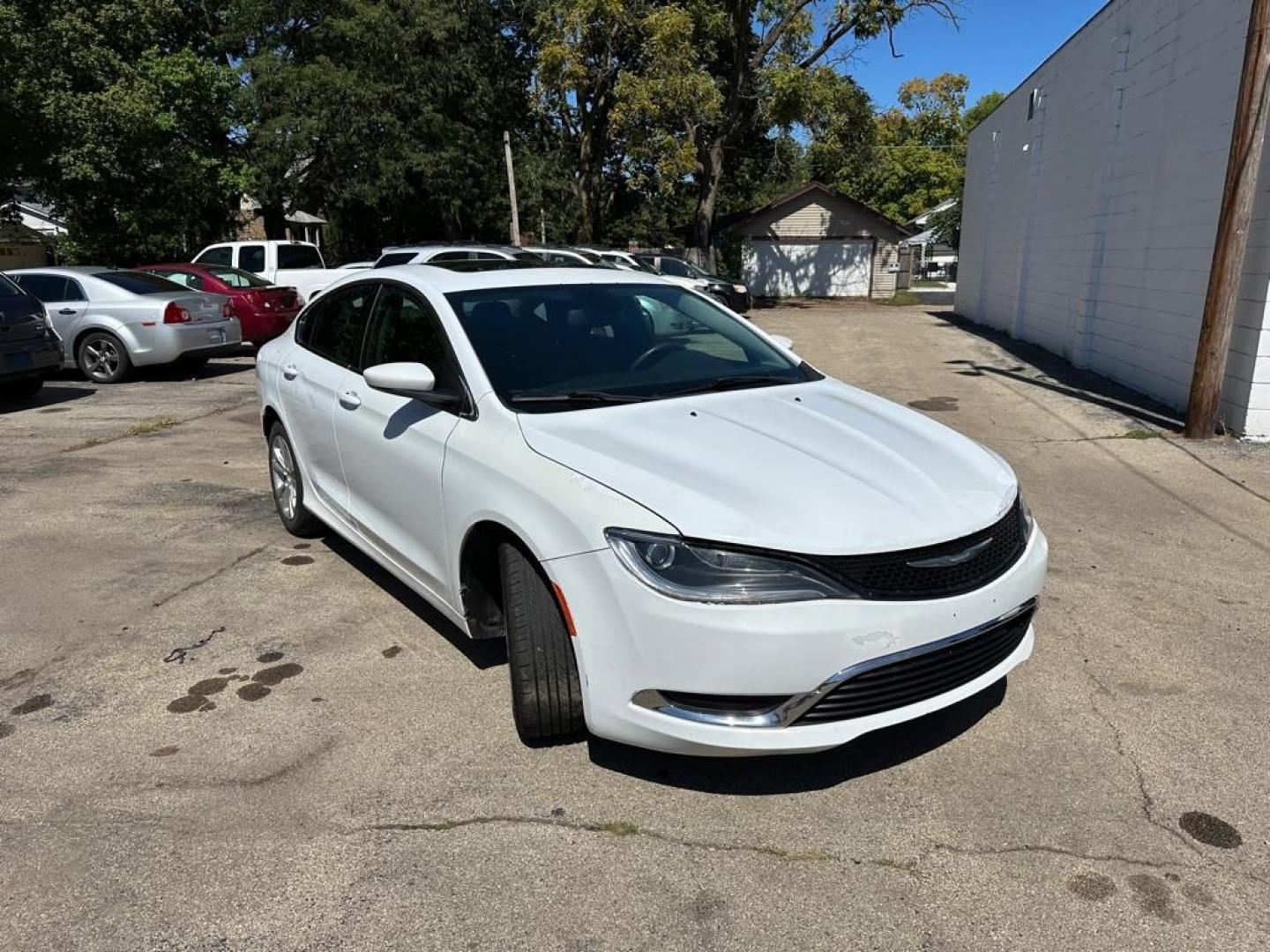2015 WHITE CHRYSLER 200 LIMITED (1C3CCCAB0FN) with an 2.4L engine, Automatic transmission, located at 1708 Broadway, Rockford, IL, 61104, (815) 397-5010, 42.252522, -89.069359 - Photo#1