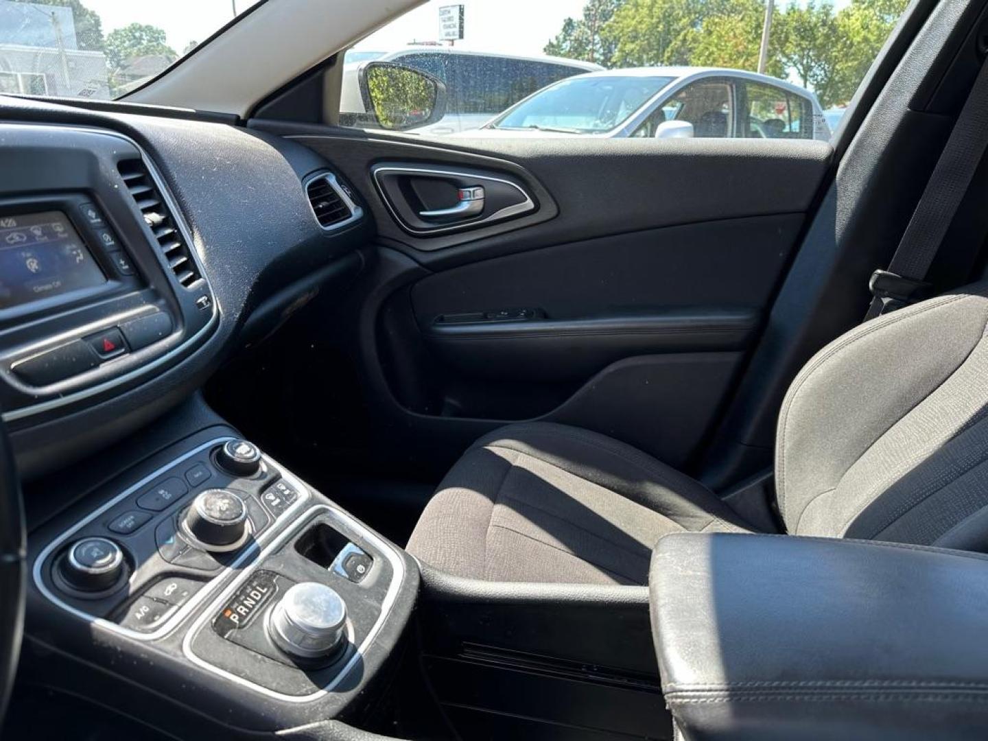 2015 WHITE CHRYSLER 200 LIMITED (1C3CCCAB0FN) with an 2.4L engine, Automatic transmission, located at 1708 Broadway, Rockford, IL, 61104, (815) 397-5010, 42.252522, -89.069359 - Photo#5