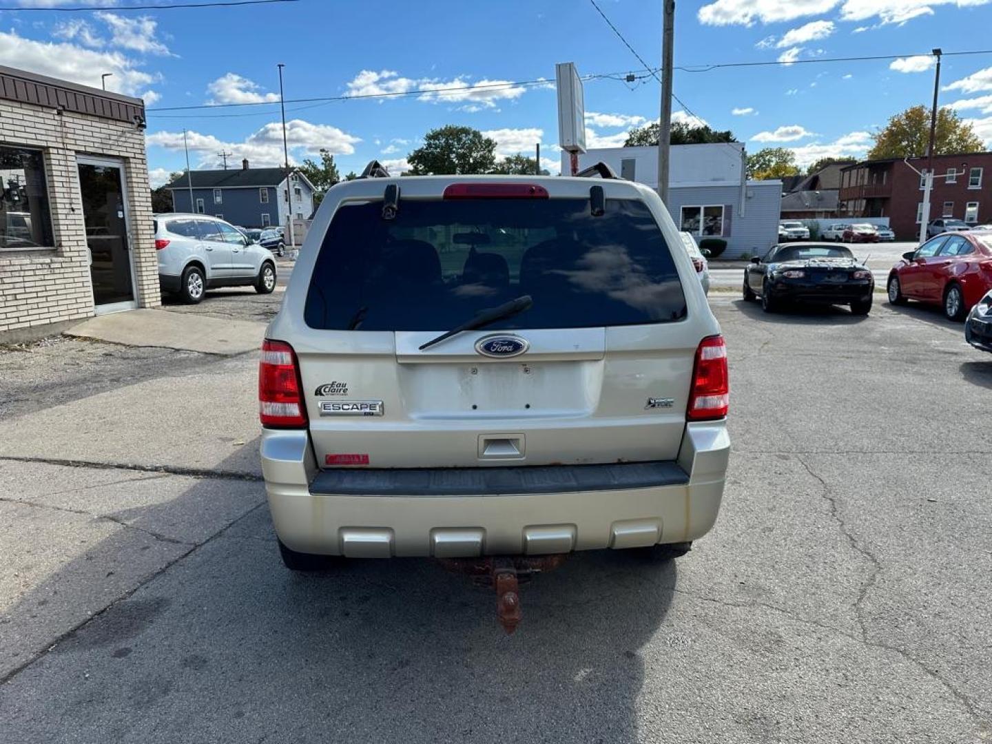 2012 GOLD FORD ESCAPE XLT (1FMCU0DG7CK) with an 3.0L engine, Automatic transmission, located at 1708 Broadway, Rockford, IL, 61104, (815) 397-5010, 42.252522, -89.069359- Photo#8