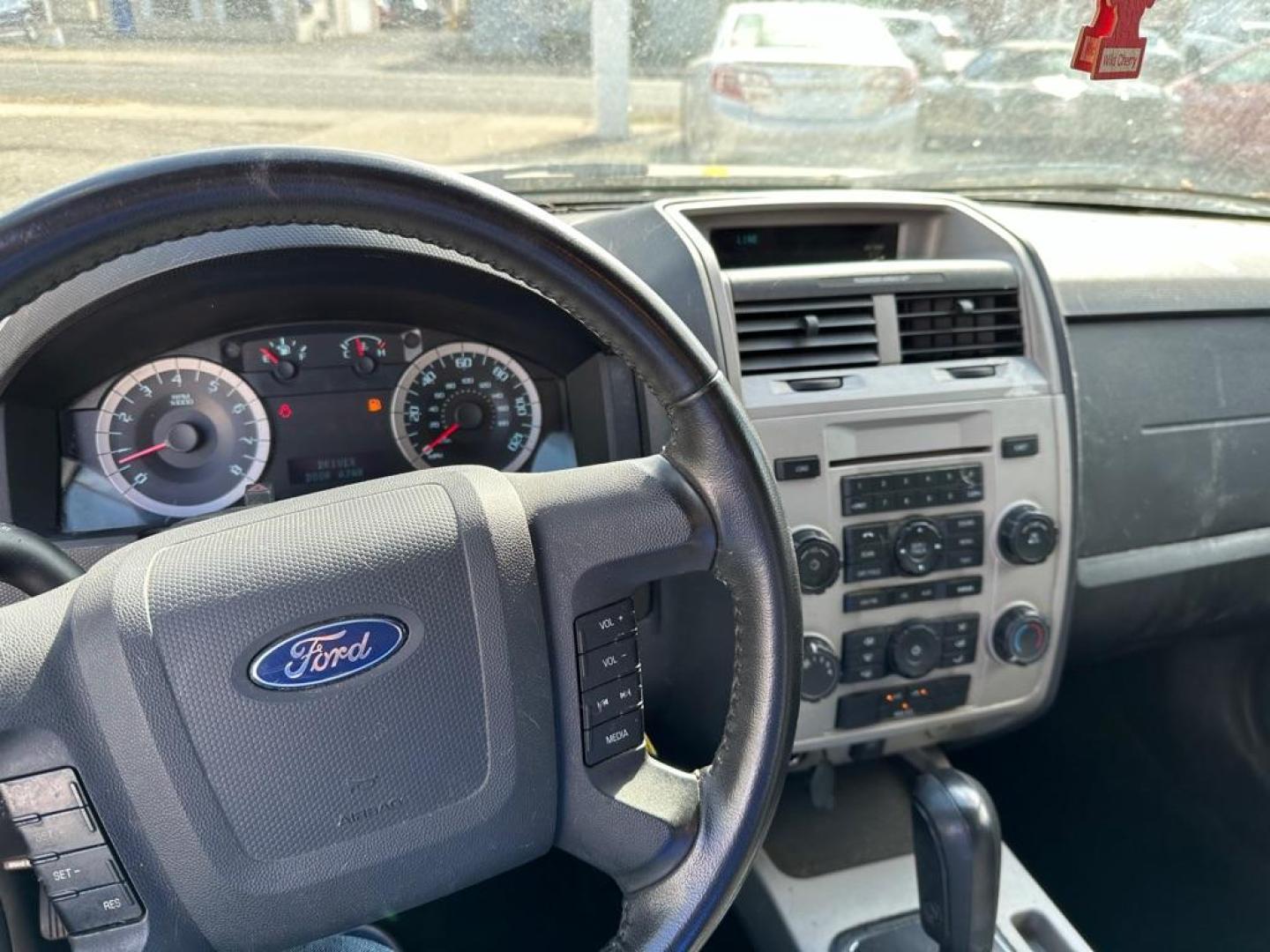 2012 GOLD FORD ESCAPE XLT (1FMCU0DG7CK) with an 3.0L engine, Automatic transmission, located at 1708 Broadway, Rockford, IL, 61104, (815) 397-5010, 42.252522, -89.069359- Photo#10