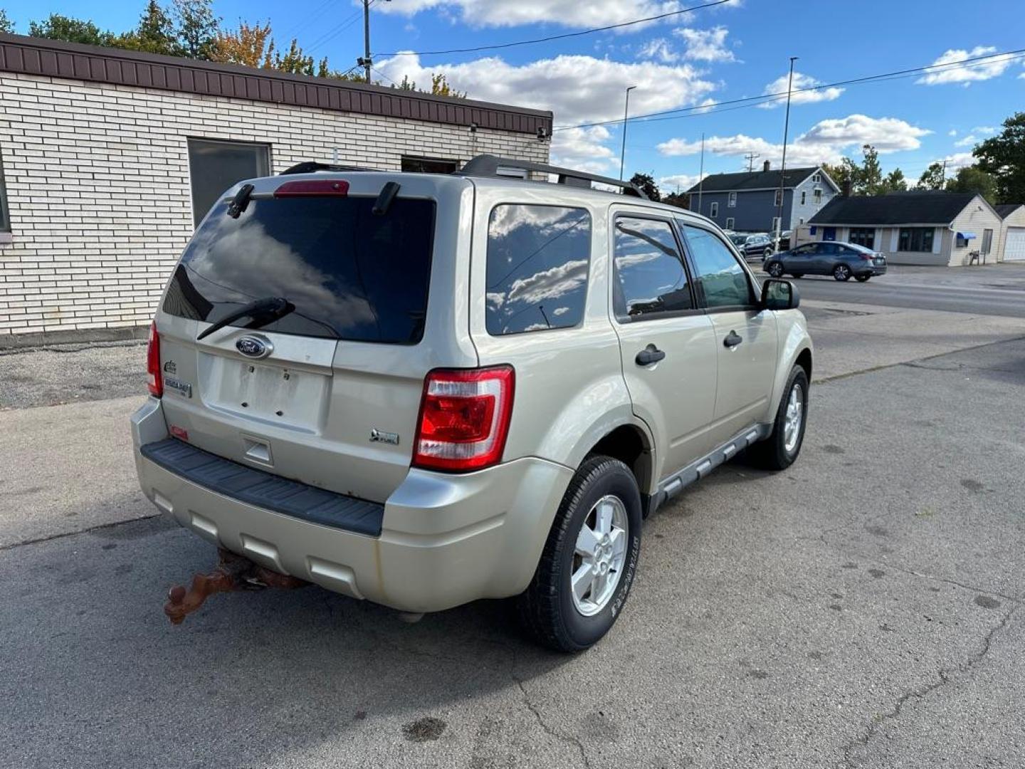 2012 GOLD FORD ESCAPE XLT (1FMCU0DG7CK) with an 3.0L engine, Automatic transmission, located at 1708 Broadway, Rockford, IL, 61104, (815) 397-5010, 42.252522, -89.069359- Photo#2