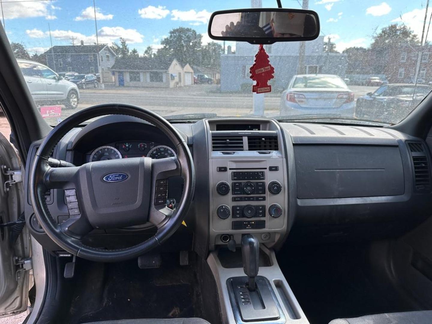 2012 GOLD FORD ESCAPE XLT (1FMCU0DG7CK) with an 3.0L engine, Automatic transmission, located at 1708 Broadway, Rockford, IL, 61104, (815) 397-5010, 42.252522, -89.069359- Photo#4