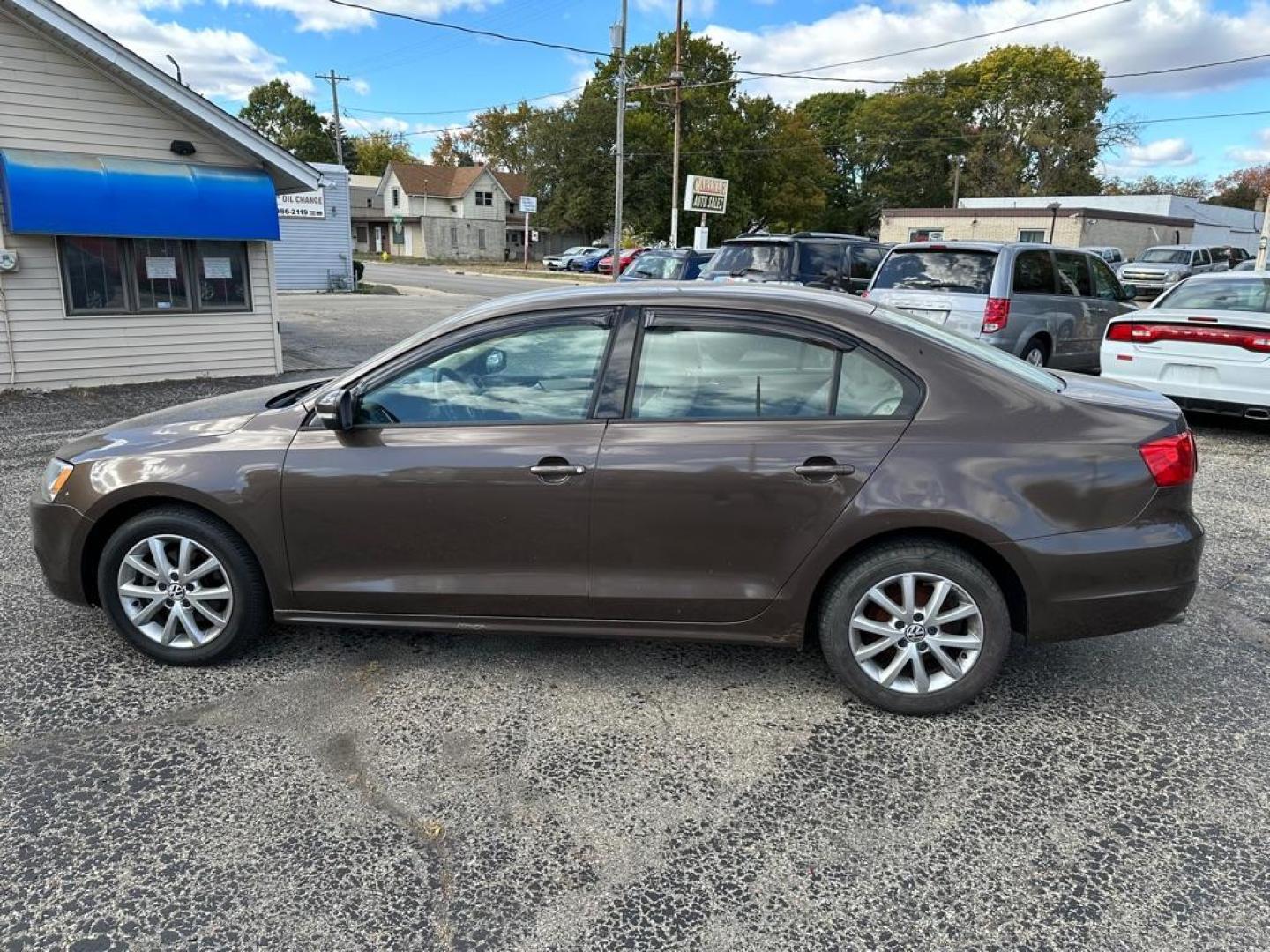 2011 BROWN VOLKSWAGEN JETTA SE (3VWDZ7AJ8BM) with an 2.5L engine, Automatic transmission, located at 1708 Broadway, Rockford, IL, 61104, (815) 397-5010, 42.252522, -89.069359 - Photo#6