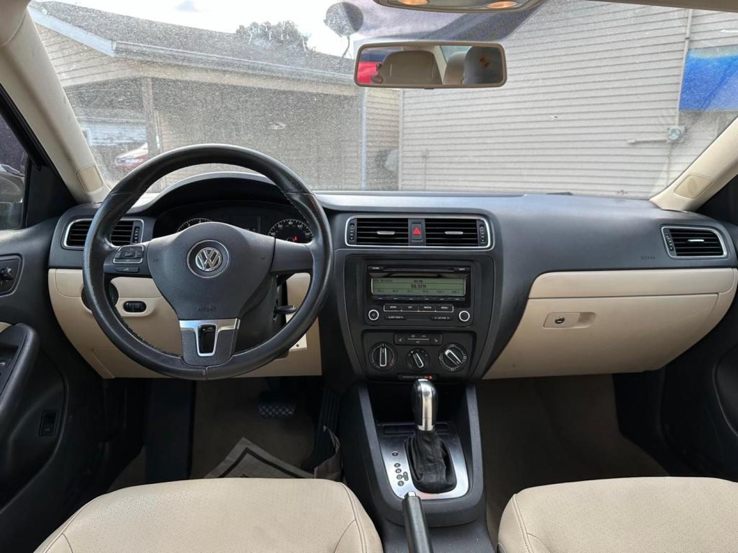 2011 BROWN VOLKSWAGEN JETTA SE (3VWDZ7AJ8BM) with an 2.5L engine, Automatic transmission, located at 1708 Broadway, Rockford, IL, 61104, (815) 397-5010, 42.252522, -89.069359 - Photo#8