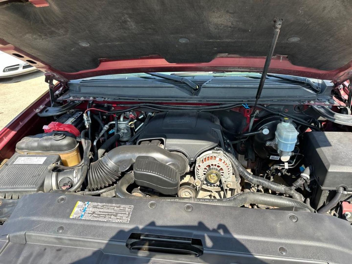 2008 RED CHEVROLET SUBURBAN 1500 LS (3GNFK163X8G) with an 5.3L engine, Automatic transmission, located at 1708 Broadway, Rockford, IL, 61104, (815) 397-5010, 42.252522, -89.069359 - Photo#9