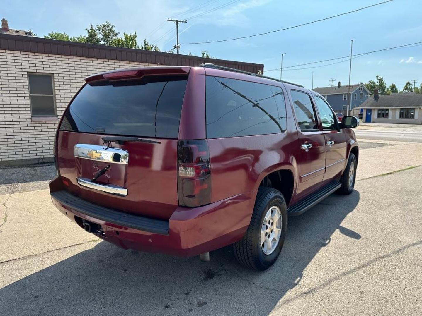 2008 RED CHEVROLET SUBURBAN 1500 LS (3GNFK163X8G) with an 5.3L engine, Automatic transmission, located at 1708 Broadway, Rockford, IL, 61104, (815) 397-5010, 42.252522, -89.069359 - Photo#2