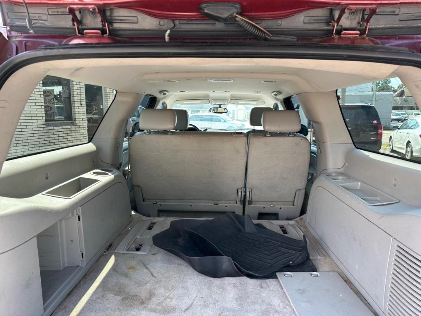 2008 RED CHEVROLET SUBURBAN 1500 LS (3GNFK163X8G) with an 5.3L engine, Automatic transmission, located at 1708 Broadway, Rockford, IL, 61104, (815) 397-5010, 42.252522, -89.069359 - Photo#4