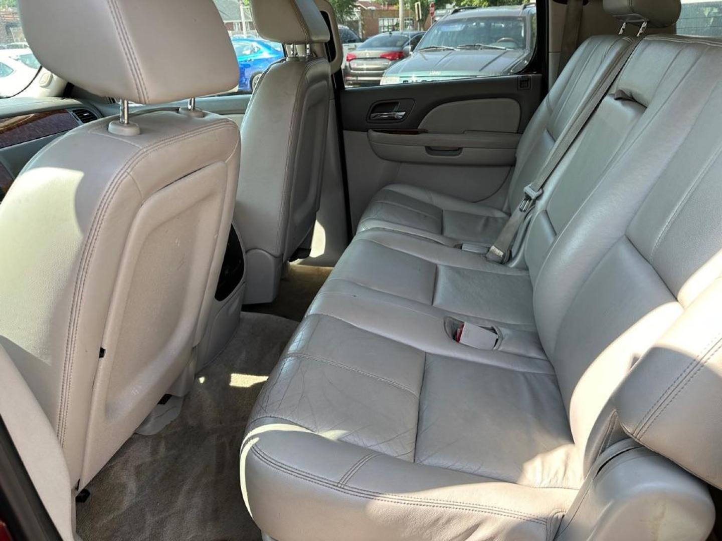 2008 RED CHEVROLET SUBURBAN 1500 LS (3GNFK163X8G) with an 5.3L engine, Automatic transmission, located at 1708 Broadway, Rockford, IL, 61104, (815) 397-5010, 42.252522, -89.069359 - Photo#5