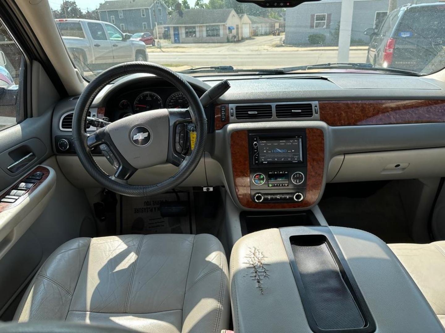 2008 RED CHEVROLET SUBURBAN 1500 LS (3GNFK163X8G) with an 5.3L engine, Automatic transmission, located at 1708 Broadway, Rockford, IL, 61104, (815) 397-5010, 42.252522, -89.069359 - Photo#6