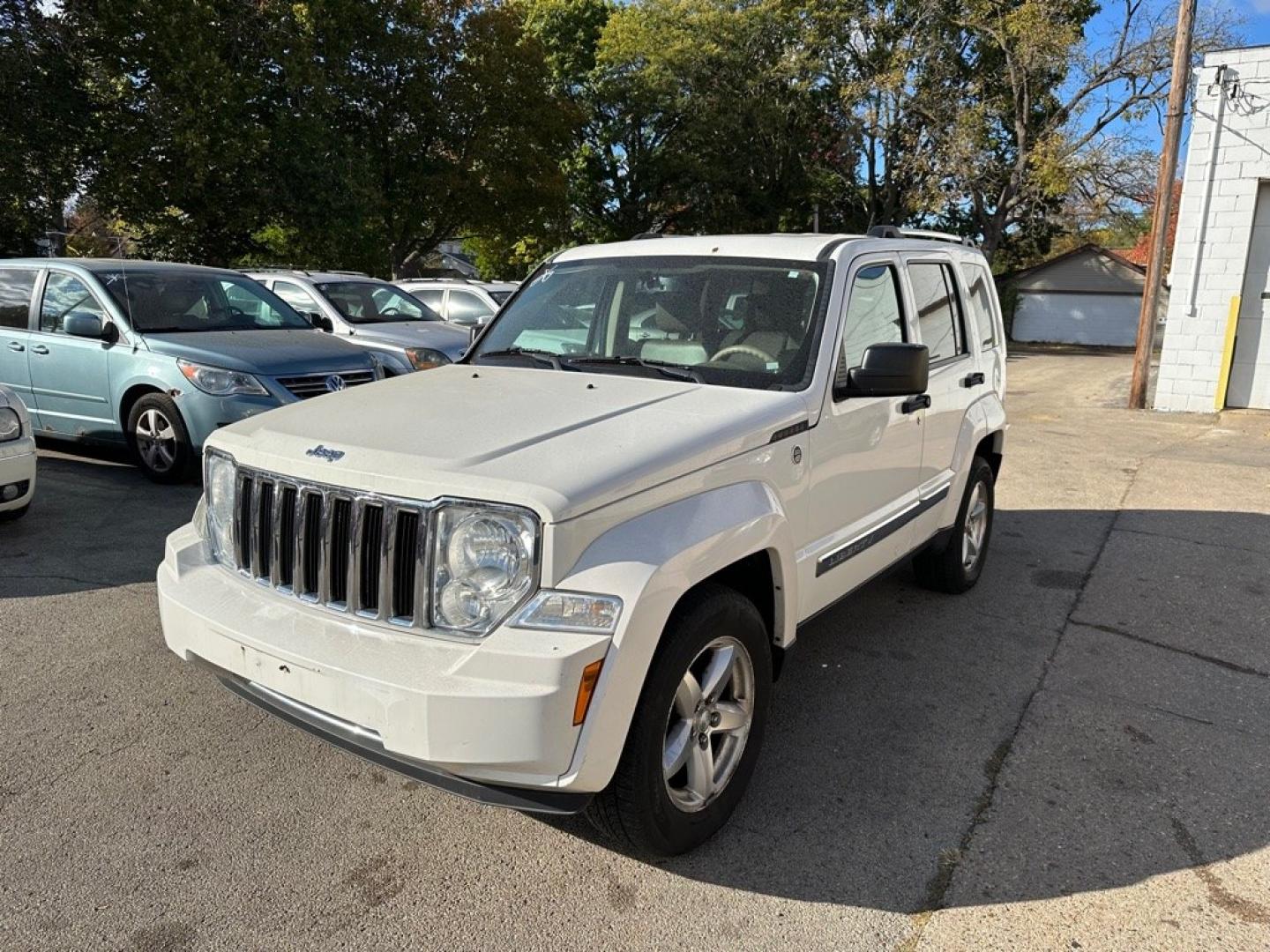 2008 WHITE JEEP LIBERTY LIMITED (1J8GN58K98W) with an 3.7L engine, Automatic transmission, located at 1708 Broadway, Rockford, IL, 61104, (815) 397-5010, 42.252522, -89.069359- Photo#0