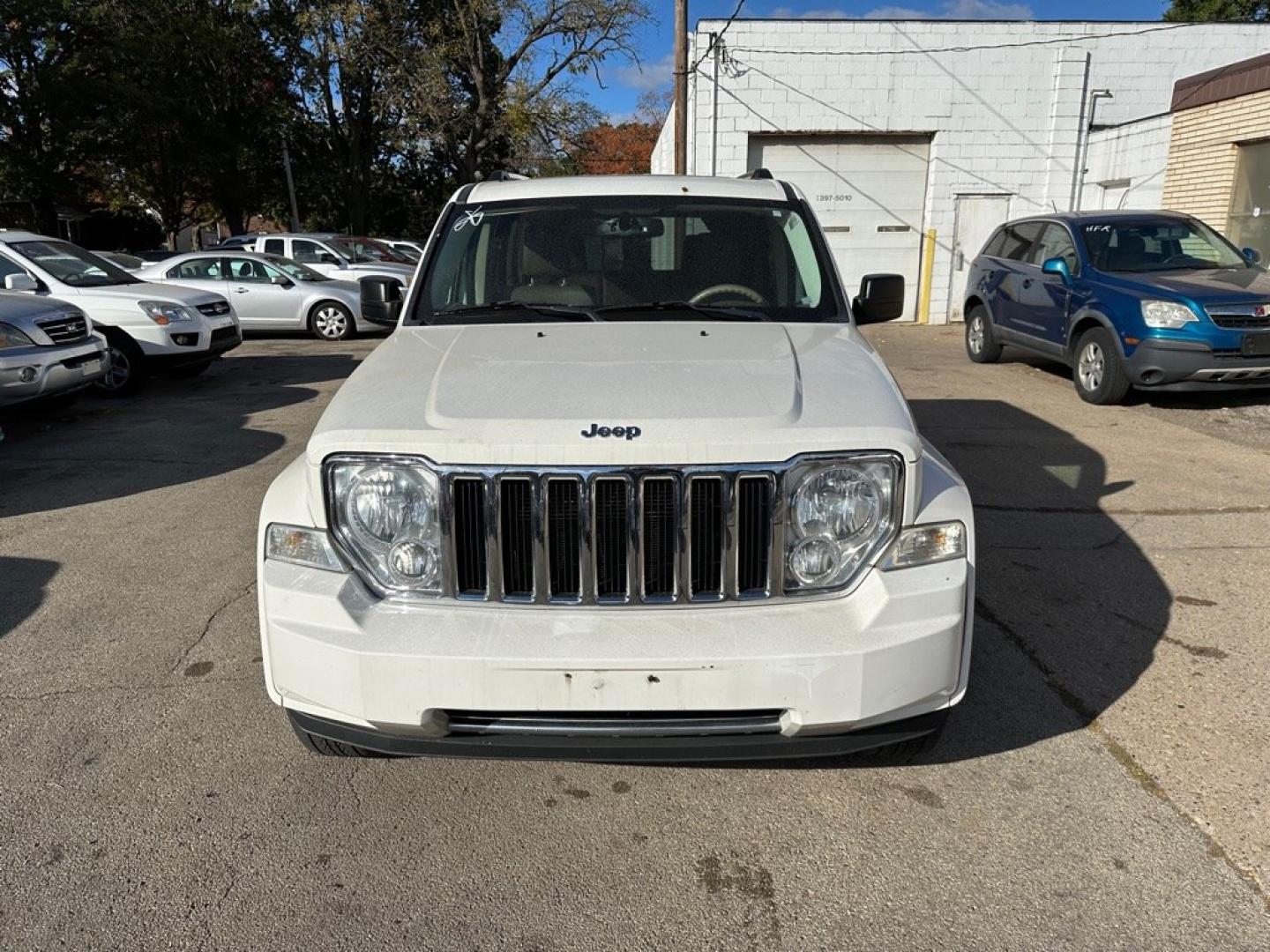 2008 WHITE JEEP LIBERTY LIMITED (1J8GN58K98W) with an 3.7L engine, Automatic transmission, located at 1708 Broadway, Rockford, IL, 61104, (815) 397-5010, 42.252522, -89.069359- Photo#1