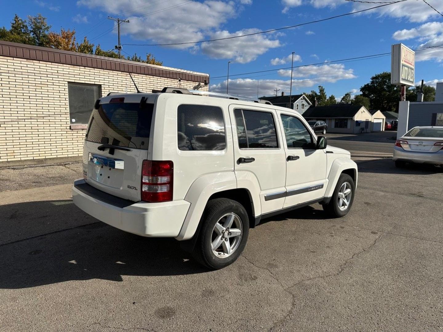 2008 WHITE JEEP LIBERTY LIMITED (1J8GN58K98W) with an 3.7L engine, Automatic transmission, located at 1708 Broadway, Rockford, IL, 61104, (815) 397-5010, 42.252522, -89.069359- Photo#4