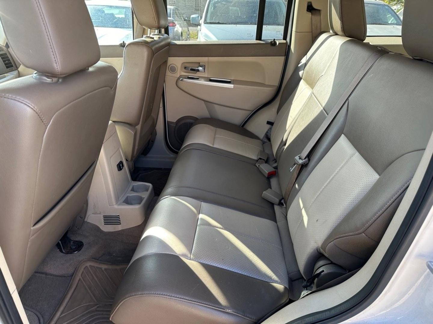 2008 WHITE JEEP LIBERTY LIMITED (1J8GN58K98W) with an 3.7L engine, Automatic transmission, located at 1708 Broadway, Rockford, IL, 61104, (815) 397-5010, 42.252522, -89.069359- Photo#7