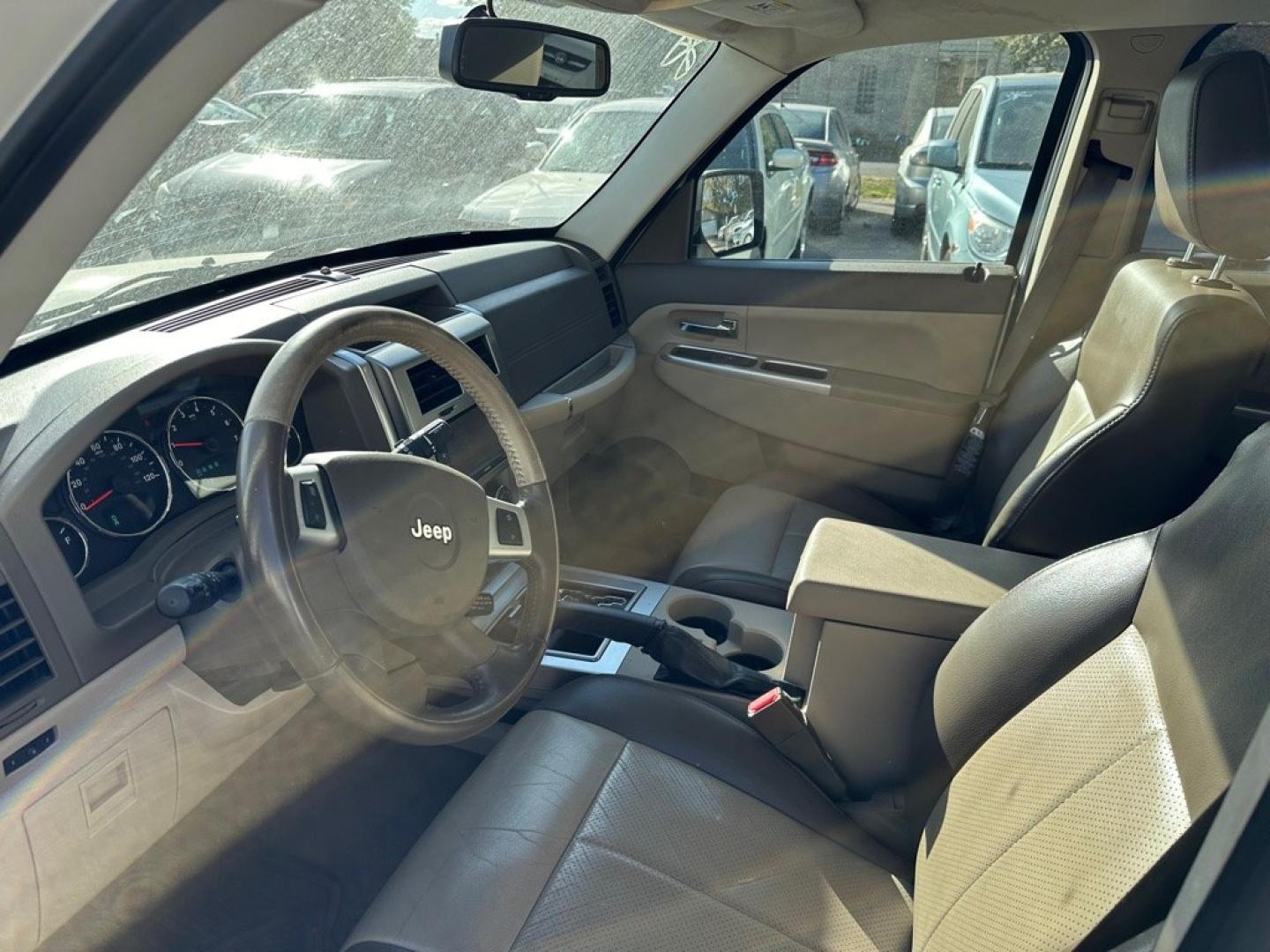 2008 WHITE JEEP LIBERTY LIMITED (1J8GN58K98W) with an 3.7L engine, Automatic transmission, located at 1708 Broadway, Rockford, IL, 61104, (815) 397-5010, 42.252522, -89.069359- Photo#9
