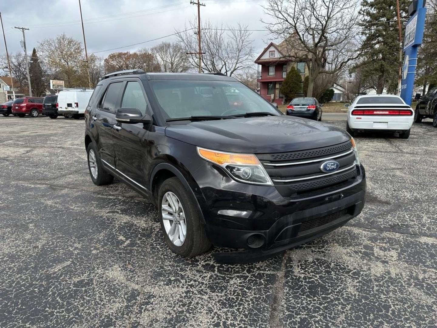 2013 BLACK FORD EXPLORER XLT (1FM5K7D82DG) with an 3.5L engine, Automatic transmission, located at 1708 Broadway, Rockford, IL, 61104, (815) 397-5010, 42.252522, -89.069359 - Photo#2