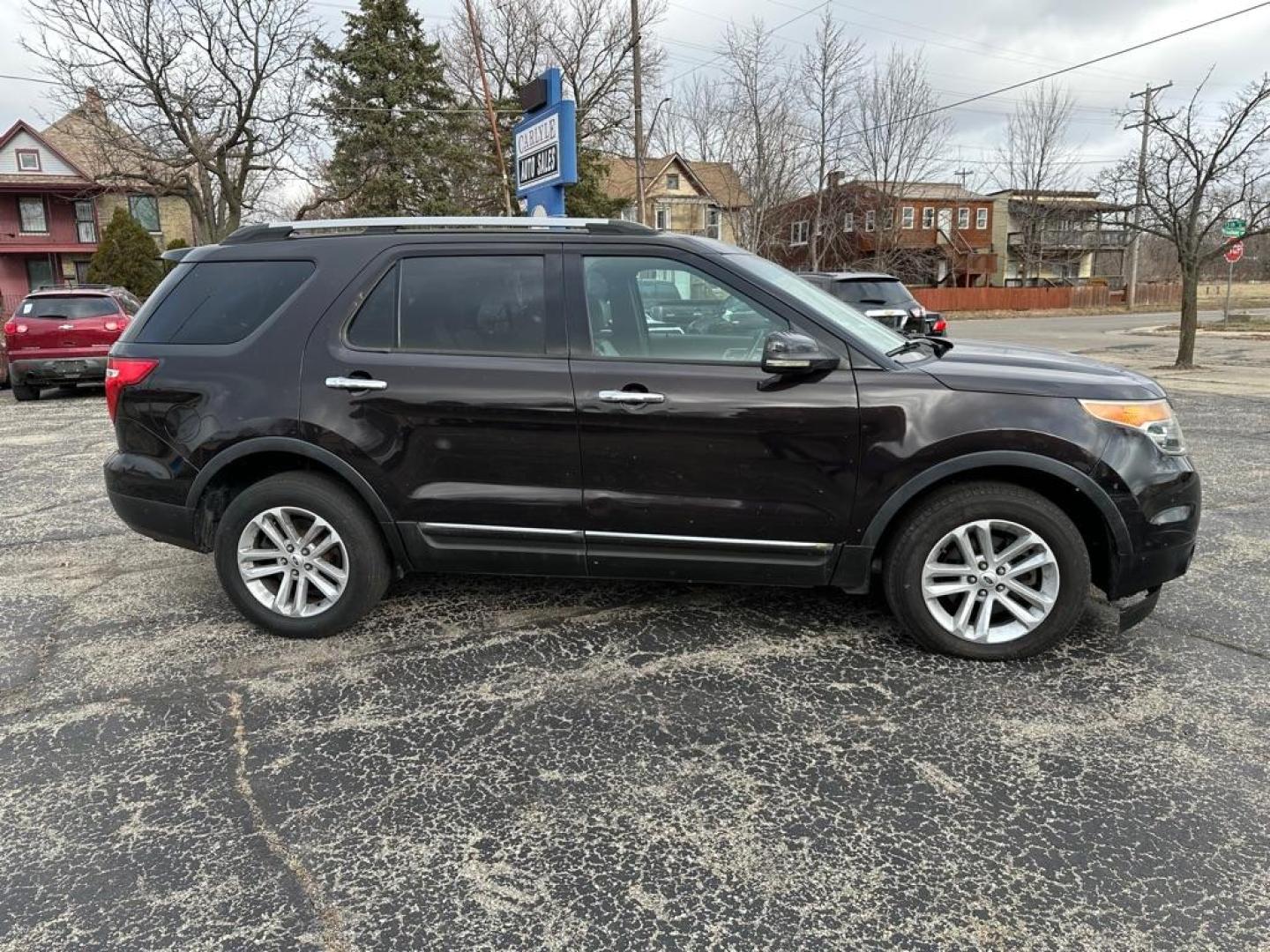 2013 BLACK FORD EXPLORER XLT (1FM5K7D82DG) with an 3.5L engine, Automatic transmission, located at 1708 Broadway, Rockford, IL, 61104, (815) 397-5010, 42.252522, -89.069359 - Photo#3