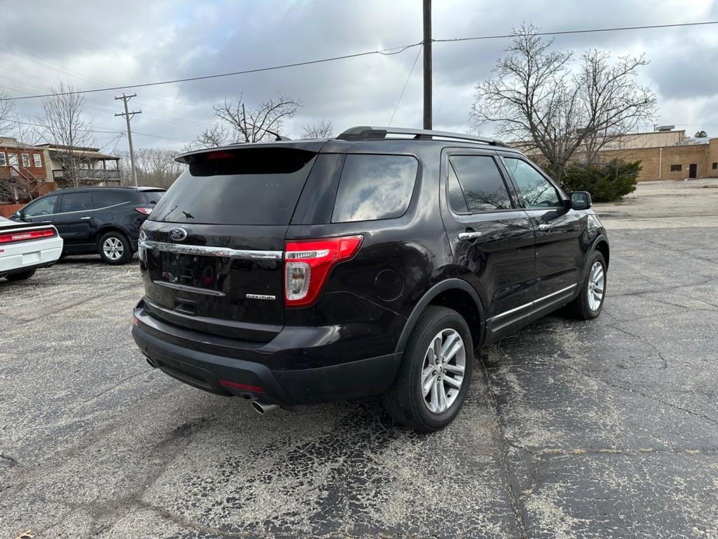 2013 BLACK FORD EXPLORER XLT (1FM5K7D82DG) with an 3.5L engine, Automatic transmission, located at 1708 Broadway, Rockford, IL, 61104, (815) 397-5010, 42.252522, -89.069359 - Photo#4