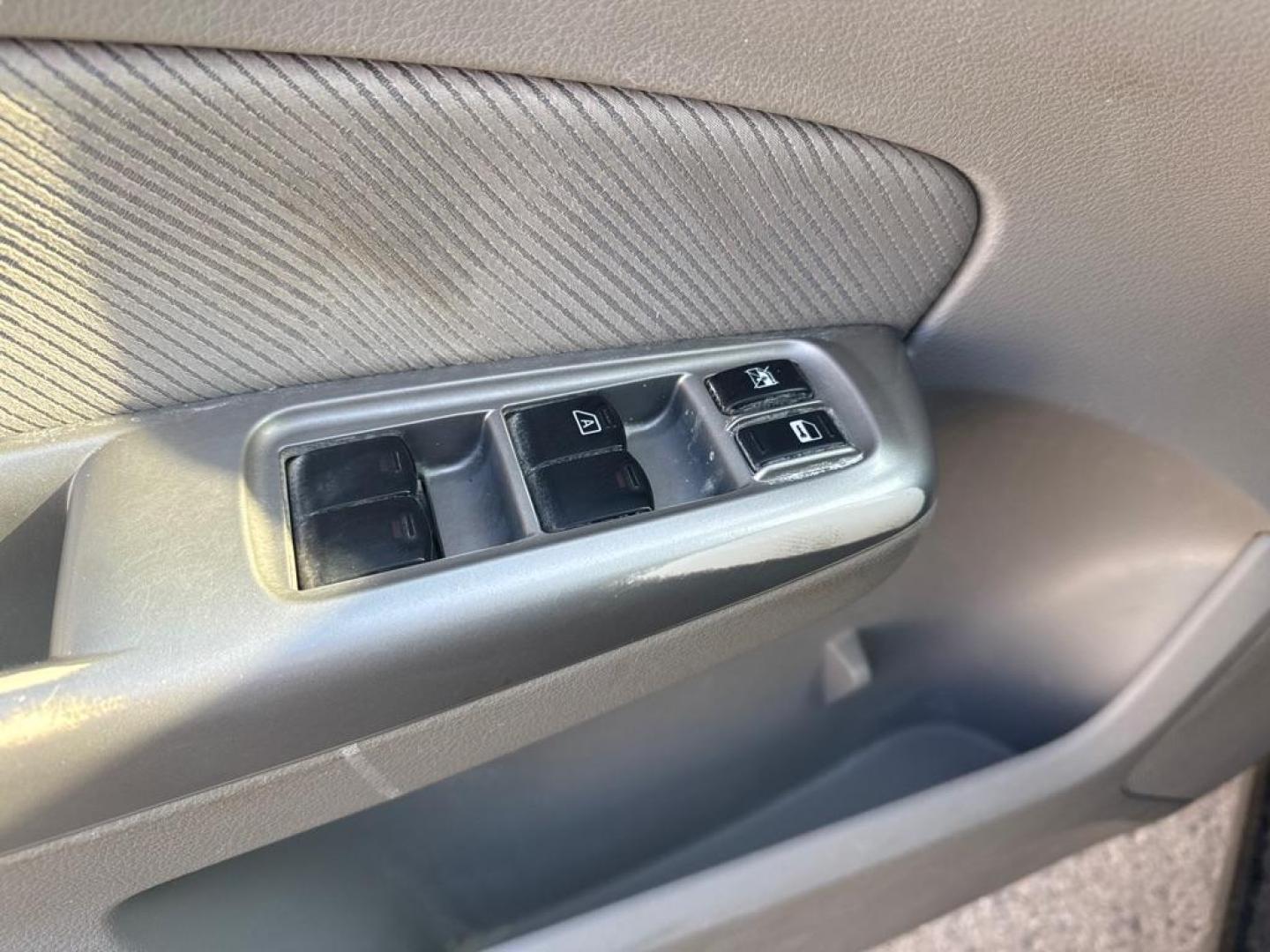 2010 GREEN SUBARU FORESTER 2.5X (JF2SH6AC4AH) with an 2.5L engine, Automatic transmission, located at 1708 Broadway, Rockford, IL, 61104, (815) 397-5010, 42.252522, -89.069359 - Photo#8