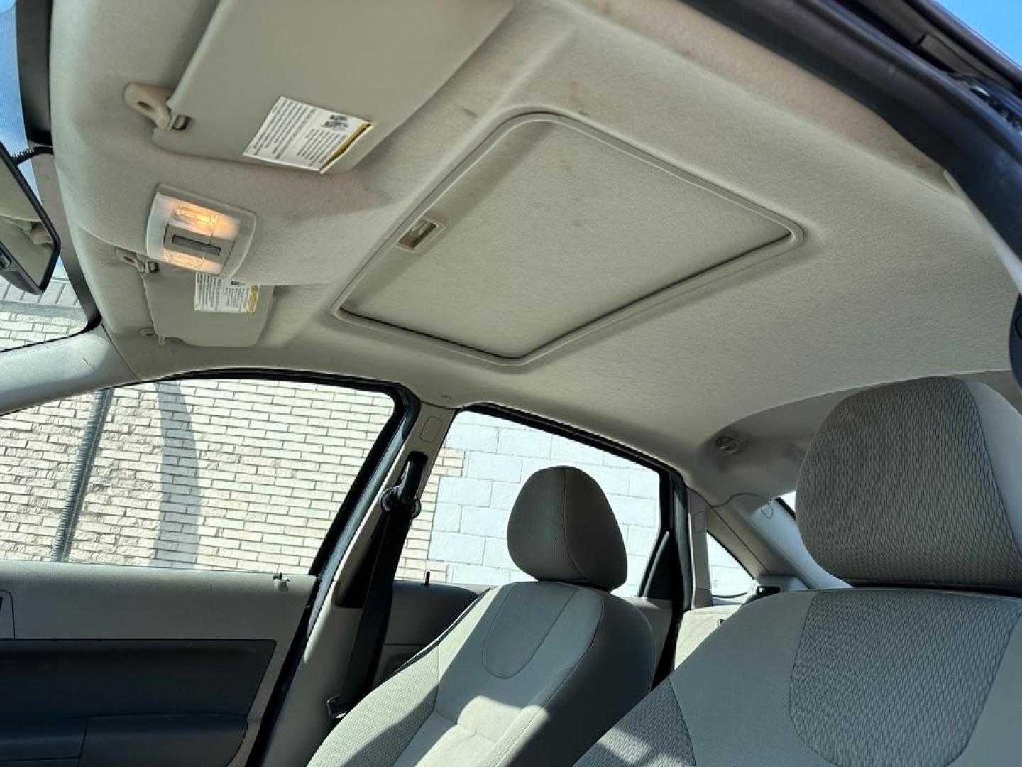 2008 BLACK FORD FOCUS SE (1FAHP35N08W) with an 2.0L engine, Automatic transmission, located at 1708 Broadway, Rockford, IL, 61104, (815) 397-5010, 42.252522, -89.069359 - Photo#10