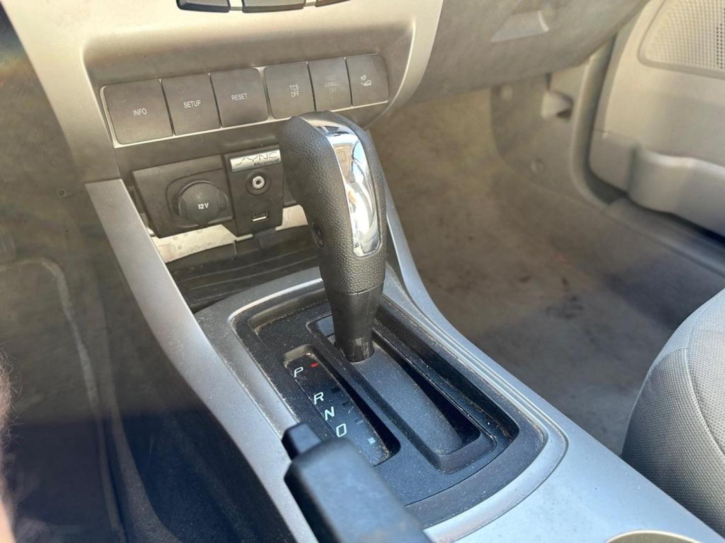 2008 BLACK FORD FOCUS SE (1FAHP35N08W) with an 2.0L engine, Automatic transmission, located at 1708 Broadway, Rockford, IL, 61104, (815) 397-5010, 42.252522, -89.069359 - Photo#14
