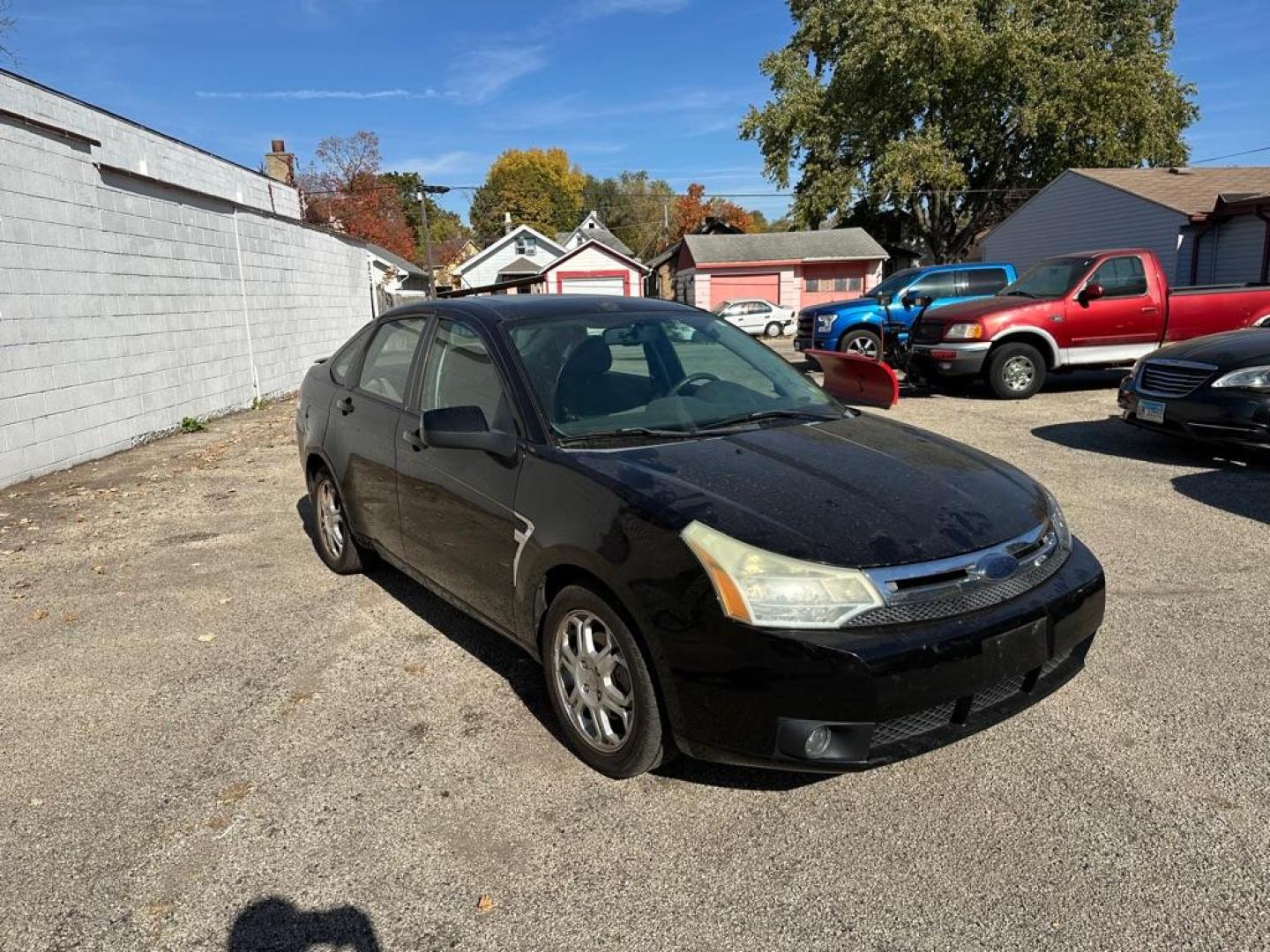 2008 BLACK FORD FOCUS SE (1FAHP35N08W) with an 2.0L engine, Automatic transmission, located at 1708 Broadway, Rockford, IL, 61104, (815) 397-5010, 42.252522, -89.069359 - Photo#1