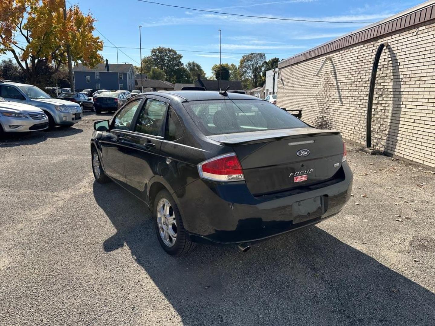 2008 BLACK FORD FOCUS SE (1FAHP35N08W) with an 2.0L engine, Automatic transmission, located at 1708 Broadway, Rockford, IL, 61104, (815) 397-5010, 42.252522, -89.069359 - Photo#5