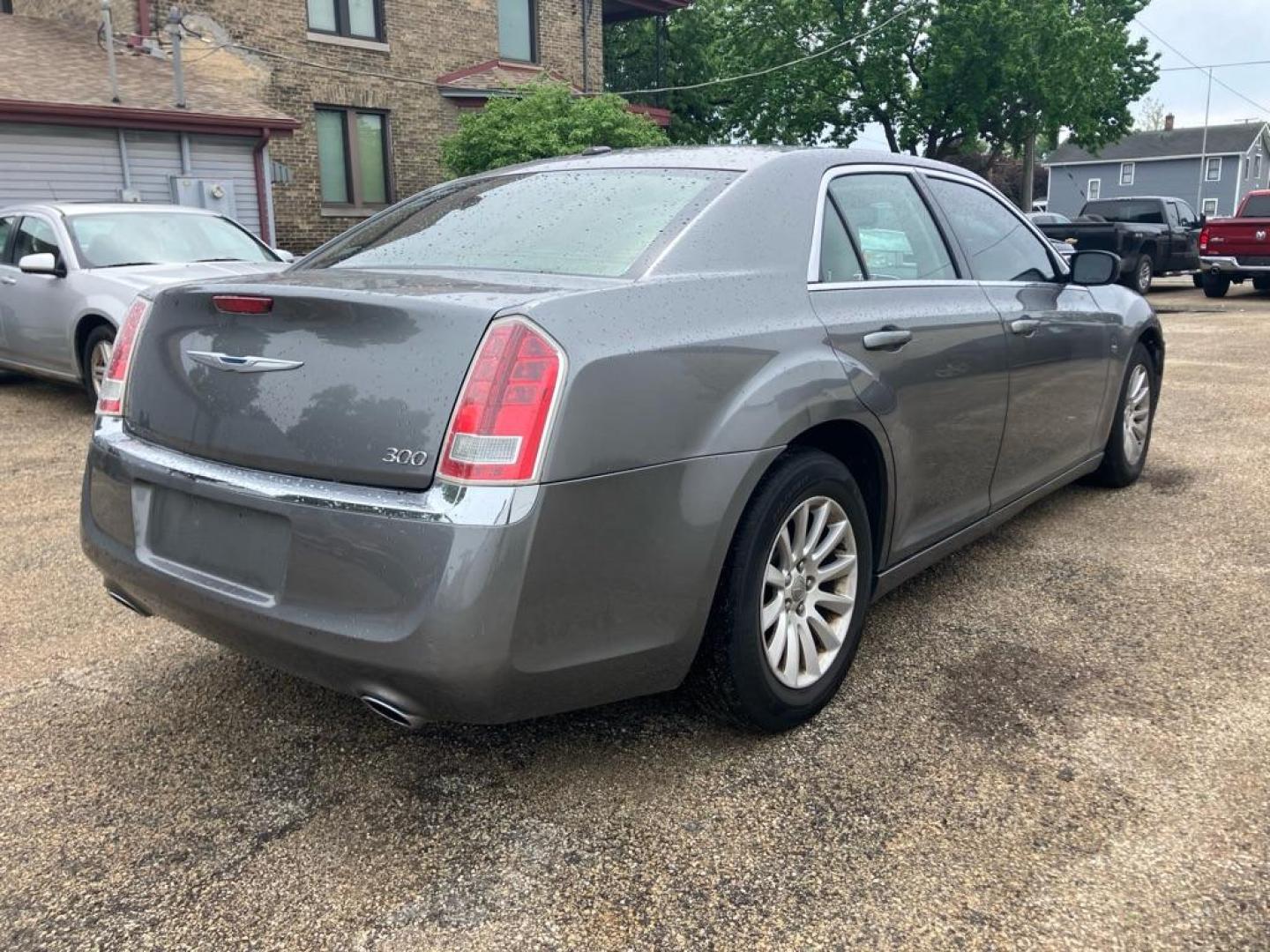 2012 GRAY CHRYSLER 300 (2C3CCAAG2CH) with an 3.6L engine, Automatic transmission, located at 1708 Broadway, Rockford, IL, 61104, (815) 397-5010, 42.252522, -89.069359 - Photo#2