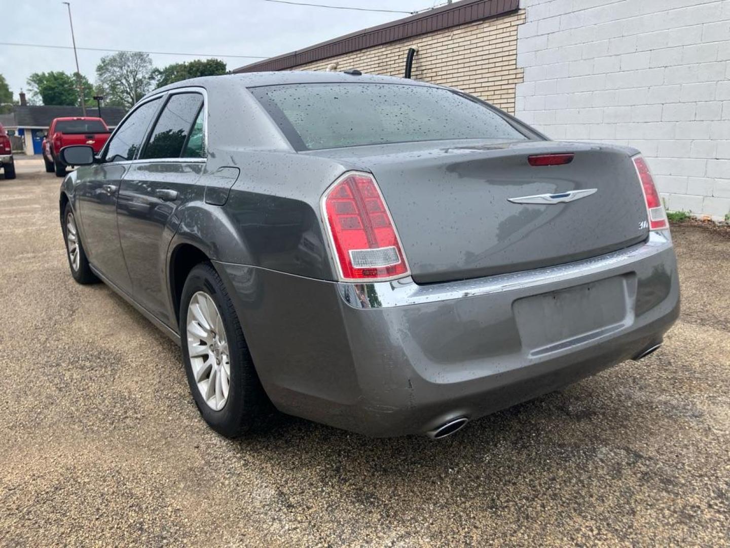 2012 GRAY CHRYSLER 300 (2C3CCAAG2CH) with an 3.6L engine, Automatic transmission, located at 1708 Broadway, Rockford, IL, 61104, (815) 397-5010, 42.252522, -89.069359 - Photo#3