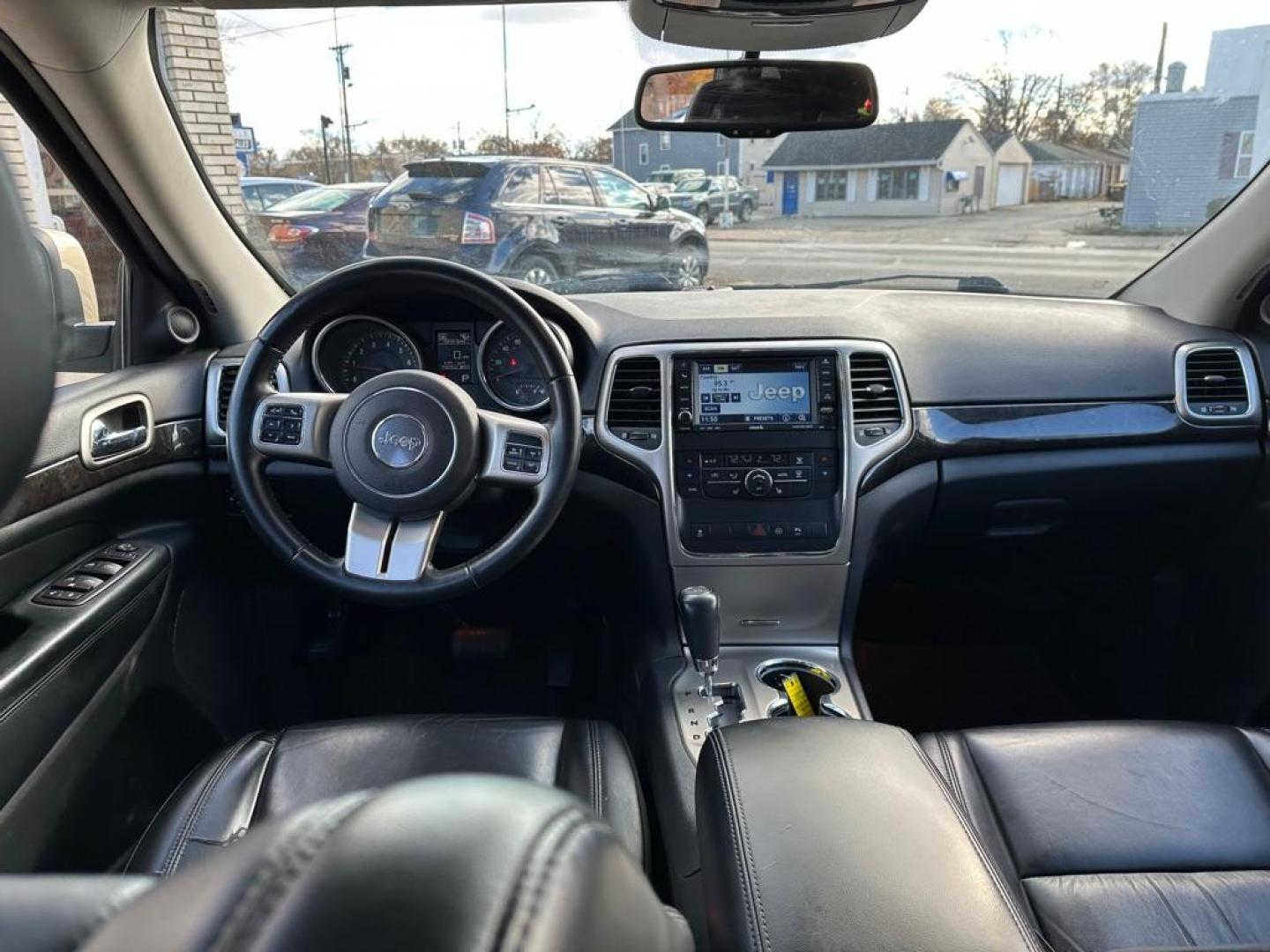 2011 GOLD JEEP GRAND CHEROKEE LAREDO (1J4RR4GG1BC) with an 3.6L engine, Automatic transmission, located at 1708 Broadway, Rockford, IL, 61104, (815) 397-5010, 42.252522, -89.069359 - Photo#6