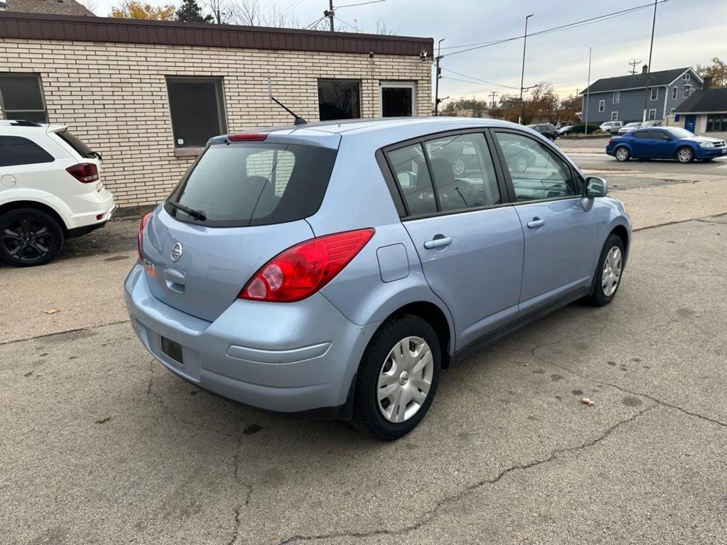 2010 BLUE NISSAN VERSA S (3N1BC1CP0AL) with an 1.8L engine, Automatic transmission, located at 1708 Broadway, Rockford, IL, 61104, (815) 397-5010, 42.252522, -89.069359 - Photo#4