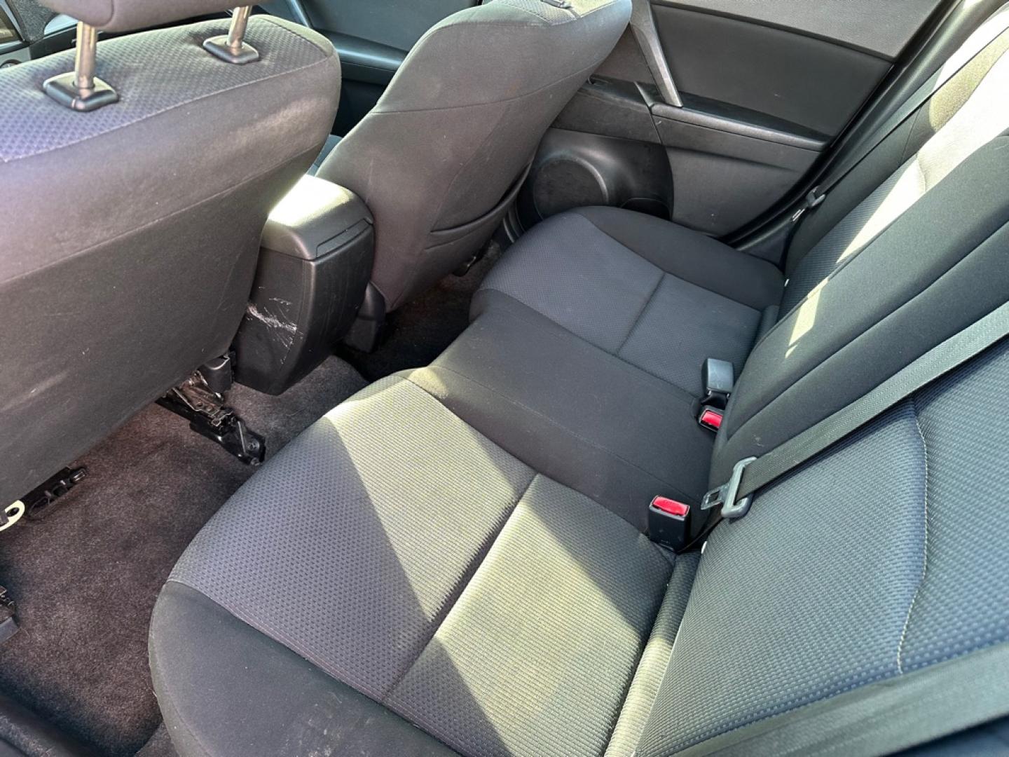 2010 BLACK MAZDA 3 I (JM1BL1SFXA1) with an 2.0L engine, Automatic transmission, located at 1708 Broadway, Rockford, IL, 61104, (815) 397-5010, 42.252522, -89.069359- Photo#5