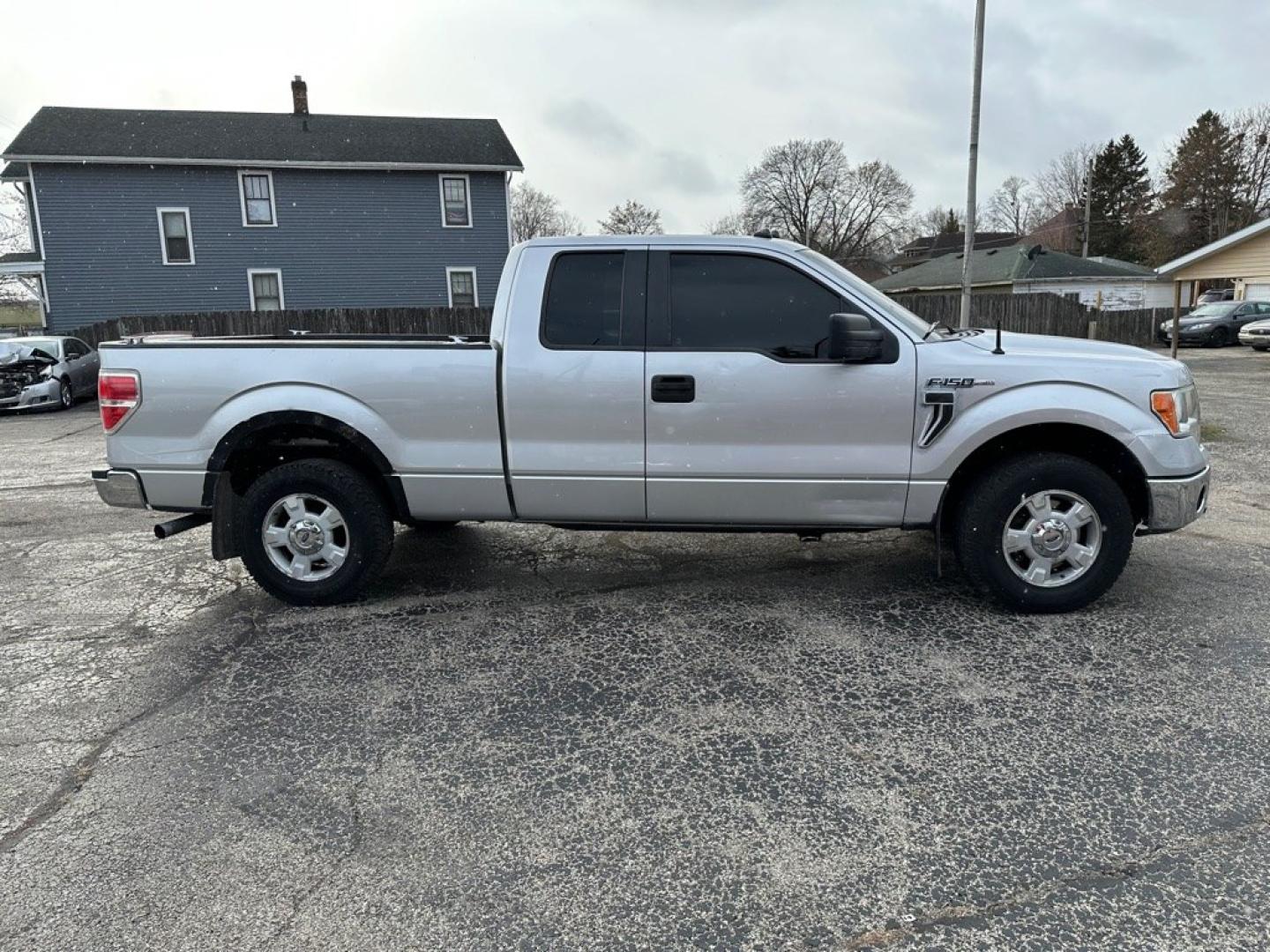 2012 SILVER FORD F150 SUPER CAB (1FTFX1CF0CF) with an 5.0L engine, Automatic transmission, located at 1708 Broadway, Rockford, IL, 61104, (815) 397-5010, 42.252522, -89.069359- Photo#3
