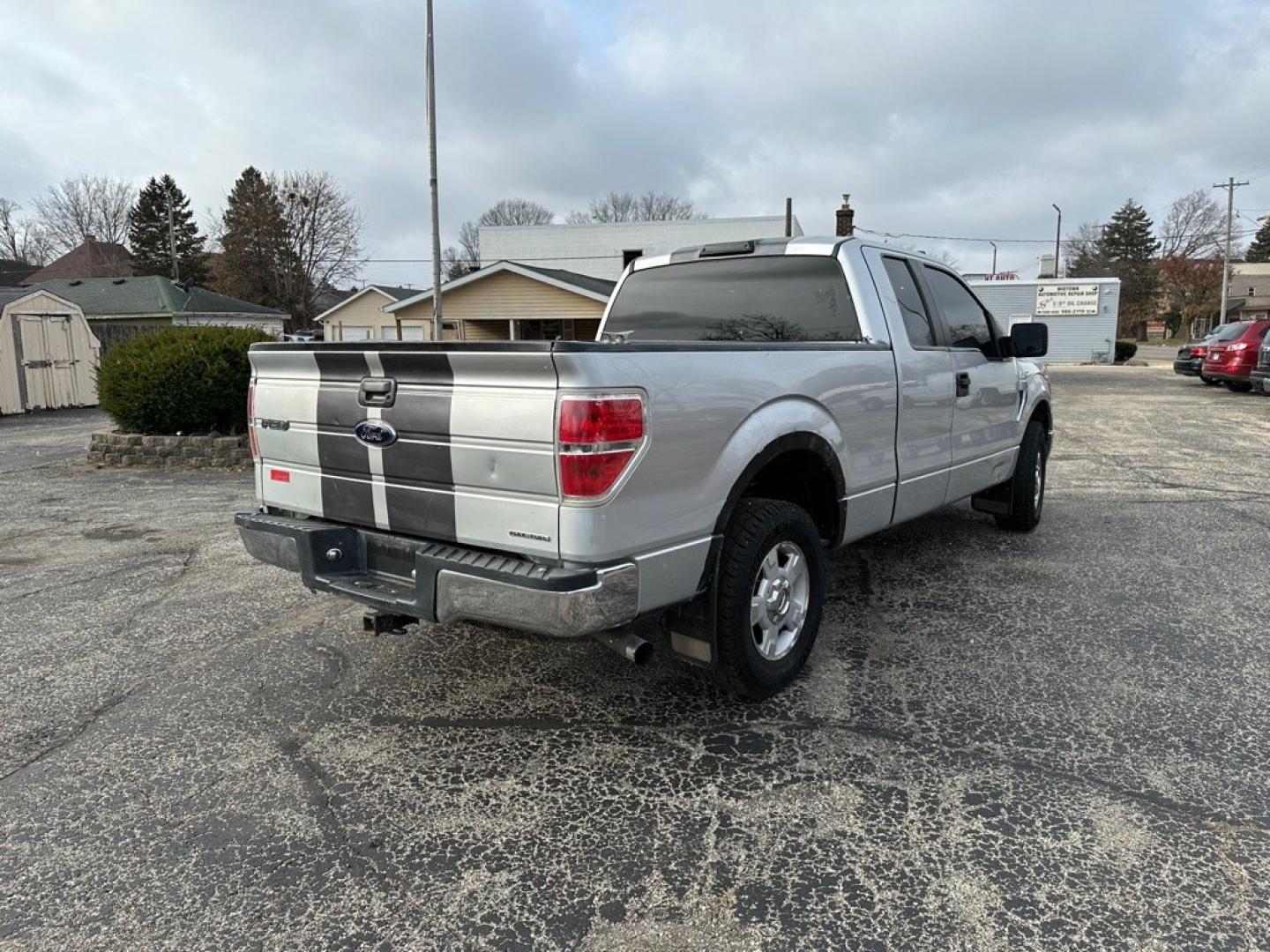 2012 SILVER FORD F150 SUPER CAB (1FTFX1CF0CF) with an 5.0L engine, Automatic transmission, located at 1708 Broadway, Rockford, IL, 61104, (815) 397-5010, 42.252522, -89.069359- Photo#4