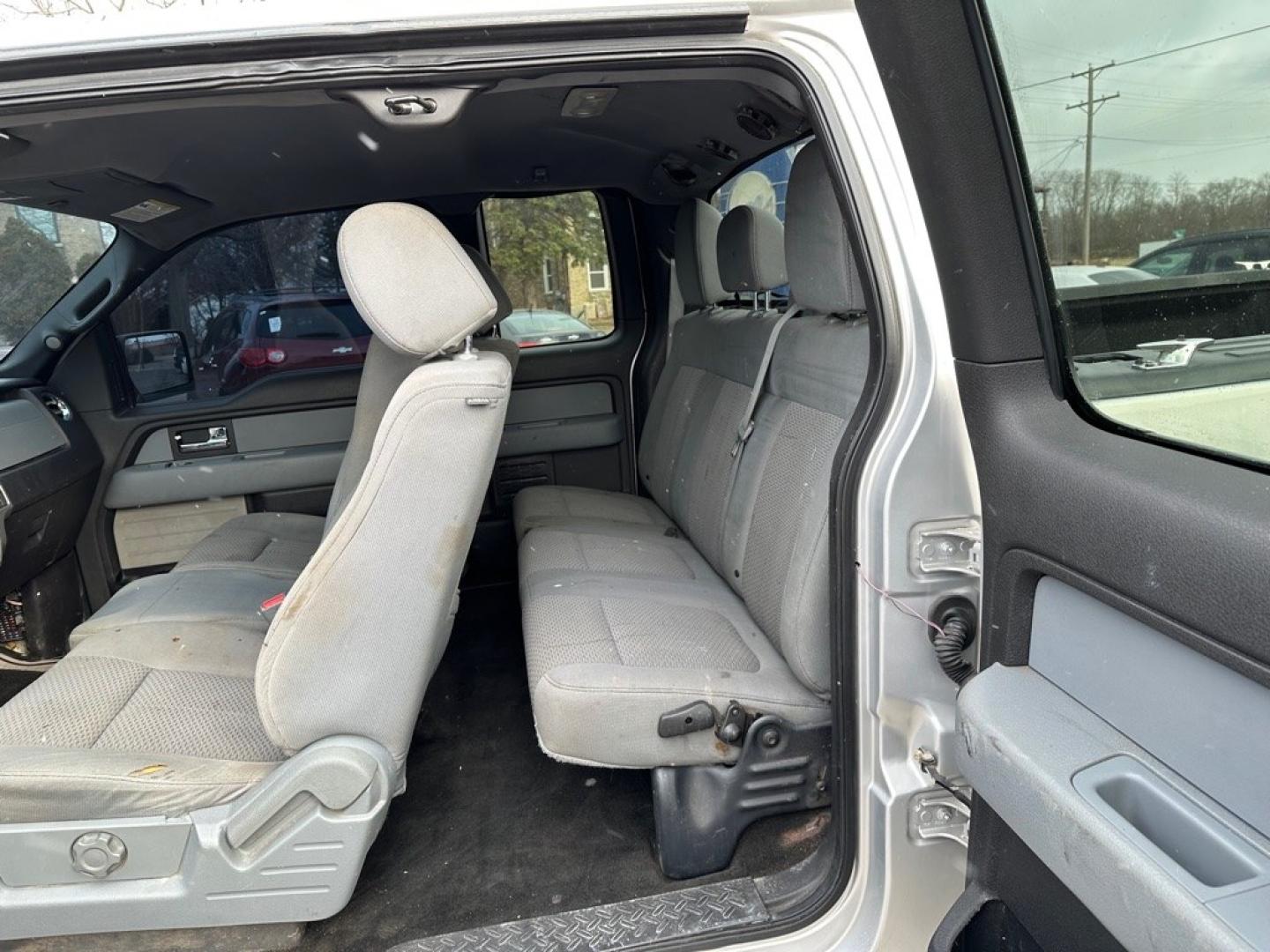 2012 SILVER FORD F150 SUPER CAB (1FTFX1CF0CF) with an 5.0L engine, Automatic transmission, located at 1708 Broadway, Rockford, IL, 61104, (815) 397-5010, 42.252522, -89.069359- Photo#10
