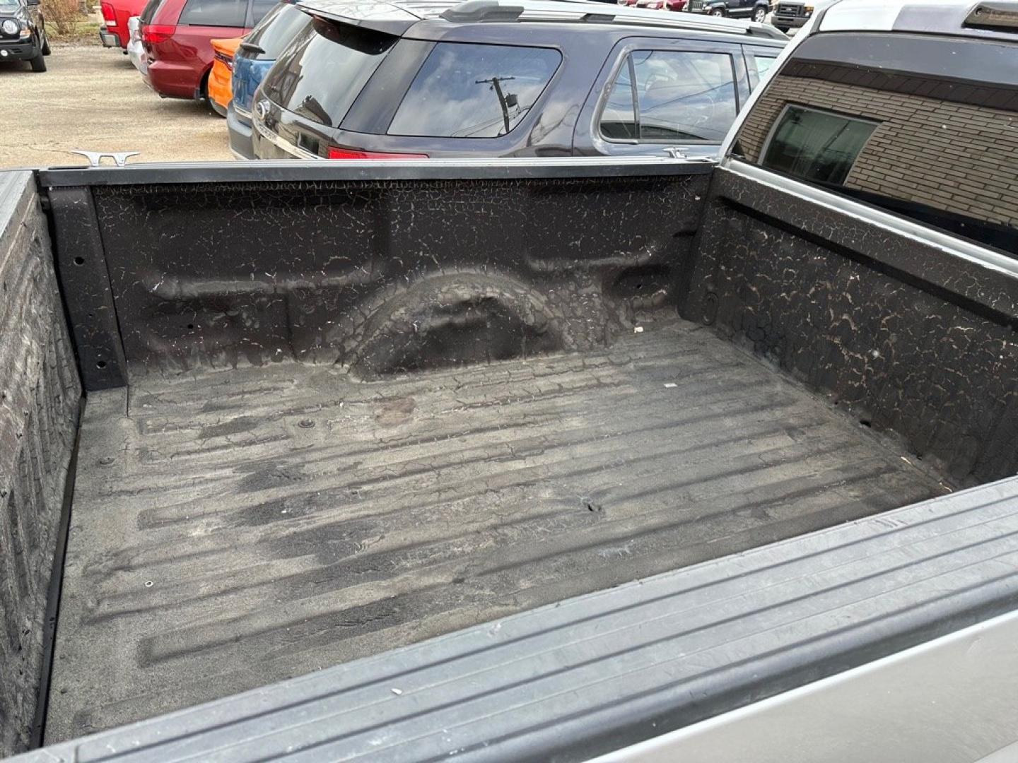 2012 SILVER FORD F150 SUPER CAB (1FTFX1CF0CF) with an 5.0L engine, Automatic transmission, located at 1708 Broadway, Rockford, IL, 61104, (815) 397-5010, 42.252522, -89.069359- Photo#16