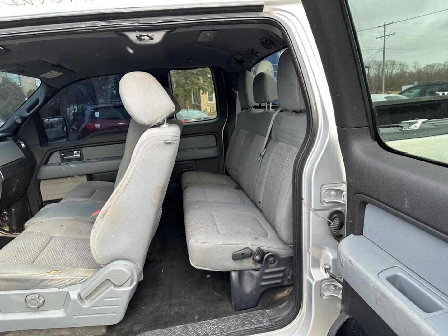 2012 SILVER FORD F150 SUPER CAB (1FTFX1CF0CF) with an 5.0L engine, Automatic transmission, located at 1708 Broadway, Rockford, IL, 61104, (815) 397-5010, 42.252522, -89.069359 - Photo#10