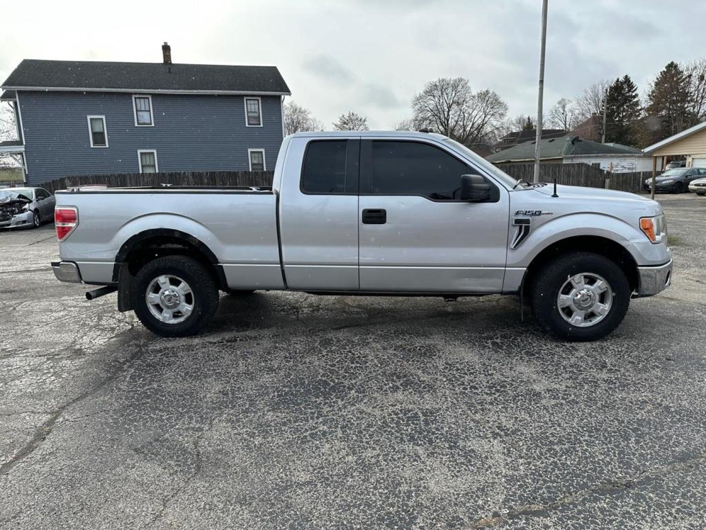 2012 SILVER FORD F150 SUPER CAB (1FTFX1CF0CF) with an 5.0L engine, Automatic transmission, located at 1708 Broadway, Rockford, IL, 61104, (815) 397-5010, 42.252522, -89.069359 - Photo#3