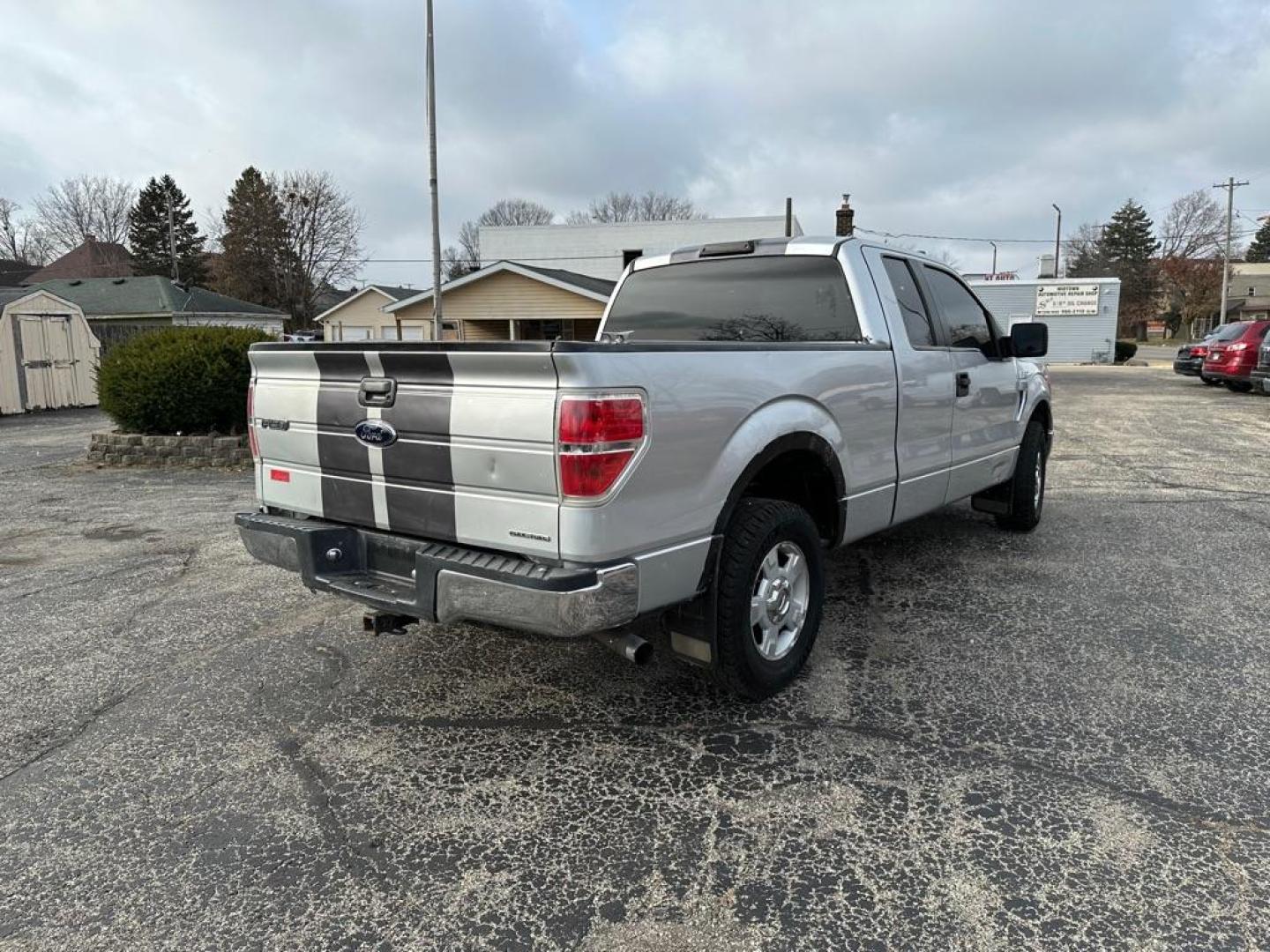 2012 SILVER FORD F150 SUPER CAB (1FTFX1CF0CF) with an 5.0L engine, Automatic transmission, located at 1708 Broadway, Rockford, IL, 61104, (815) 397-5010, 42.252522, -89.069359 - Photo#4