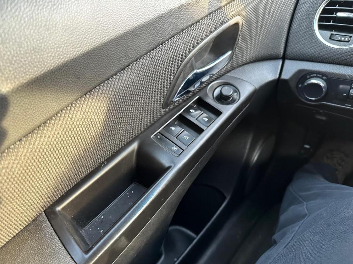 2014 BLUE CHEVROLET CRUZE LT (1G1PC5SB4E7) with an 1.4L engine, Automatic transmission, located at 1708 Broadway, Rockford, IL, 61104, (815) 397-5010, 42.252522, -89.069359 - Photo#10