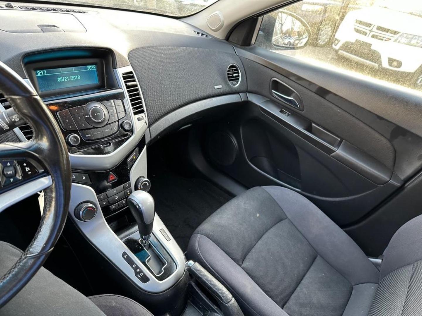 2014 BLUE CHEVROLET CRUZE LT (1G1PC5SB4E7) with an 1.4L engine, Automatic transmission, located at 1708 Broadway, Rockford, IL, 61104, (815) 397-5010, 42.252522, -89.069359 - Photo#7