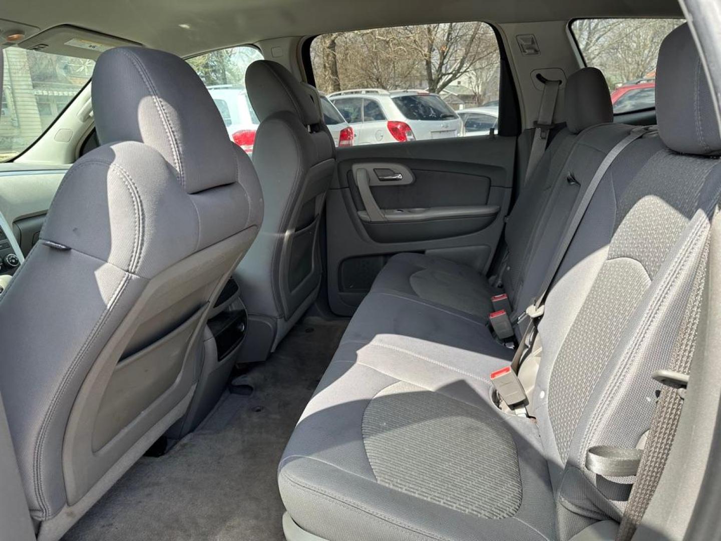 2009 PURPLE CHEVROLET TRAVERSE LS (1GNER13D89S) with an 3.6L engine, Automatic transmission, located at 1708 Broadway, Rockford, IL, 61104, (815) 397-5010, 42.252522, -89.069359 - Photo#4