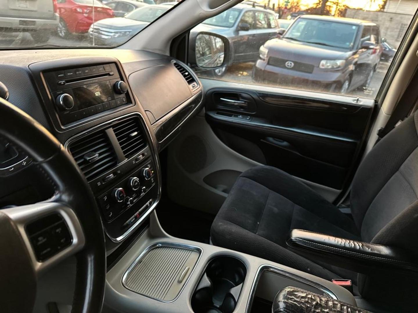 2015 BLACK DODGE GRAND CARAVAN SXT (2C4RDGCGXFR) with an 3.6L engine, Automatic transmission, located at 1708 Broadway, Rockford, IL, 61104, (815) 397-5010, 42.252522, -89.069359 - Photo#9