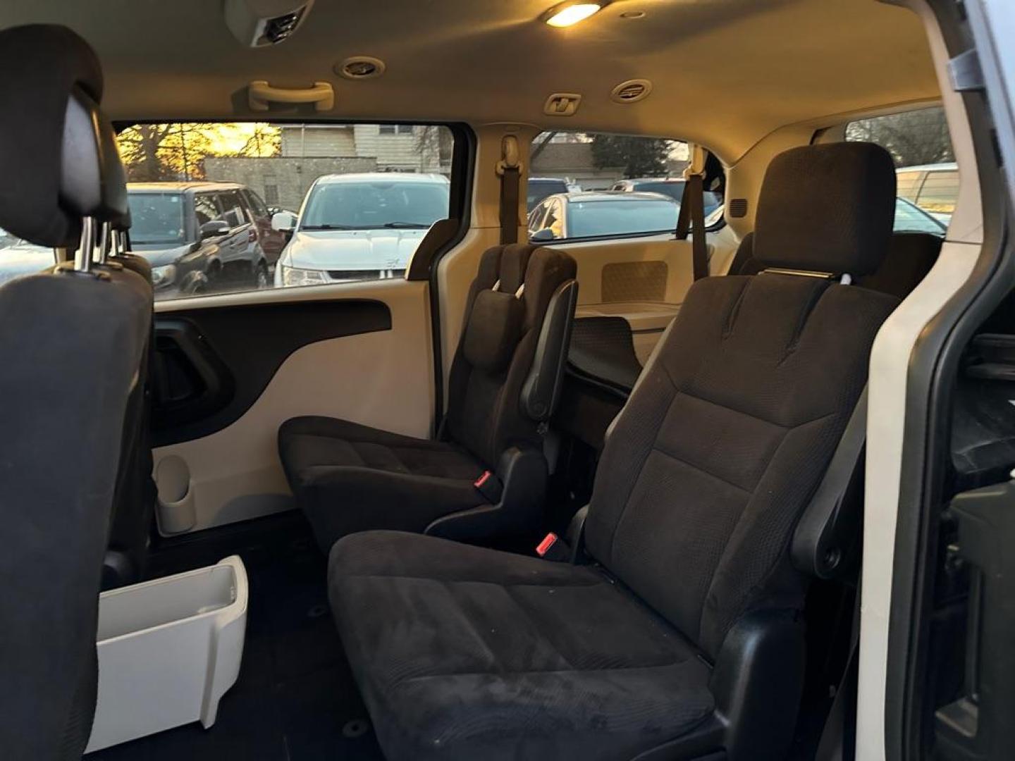 2015 BLACK DODGE GRAND CARAVAN SXT (2C4RDGCGXFR) with an 3.6L engine, Automatic transmission, located at 1708 Broadway, Rockford, IL, 61104, (815) 397-5010, 42.252522, -89.069359 - Photo#4
