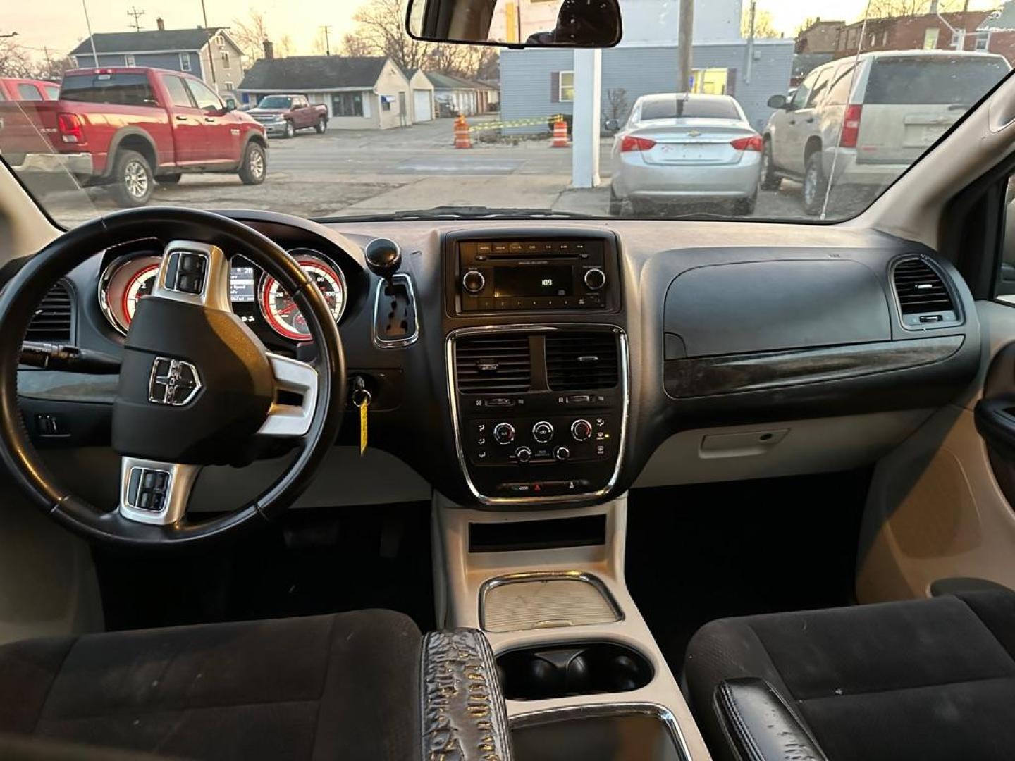 2015 BLACK DODGE GRAND CARAVAN SXT (2C4RDGCGXFR) with an 3.6L engine, Automatic transmission, located at 1708 Broadway, Rockford, IL, 61104, (815) 397-5010, 42.252522, -89.069359 - Photo#6